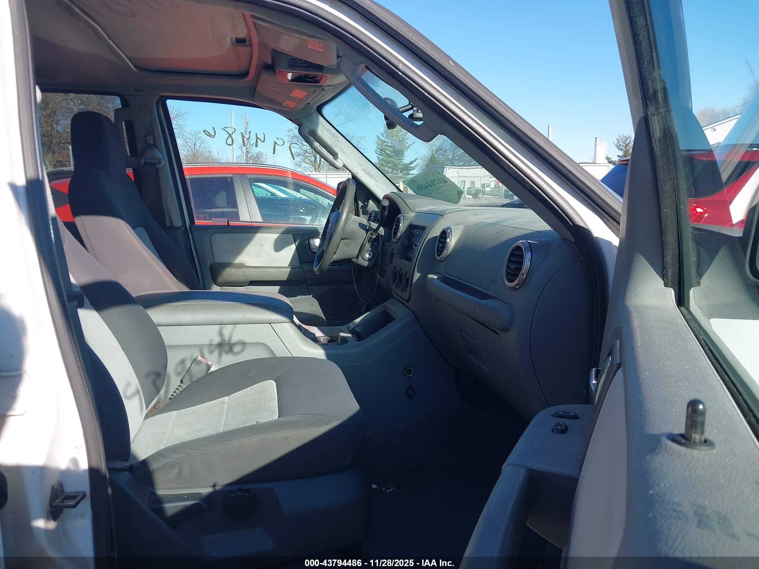 FORD EXPEDITION image 5