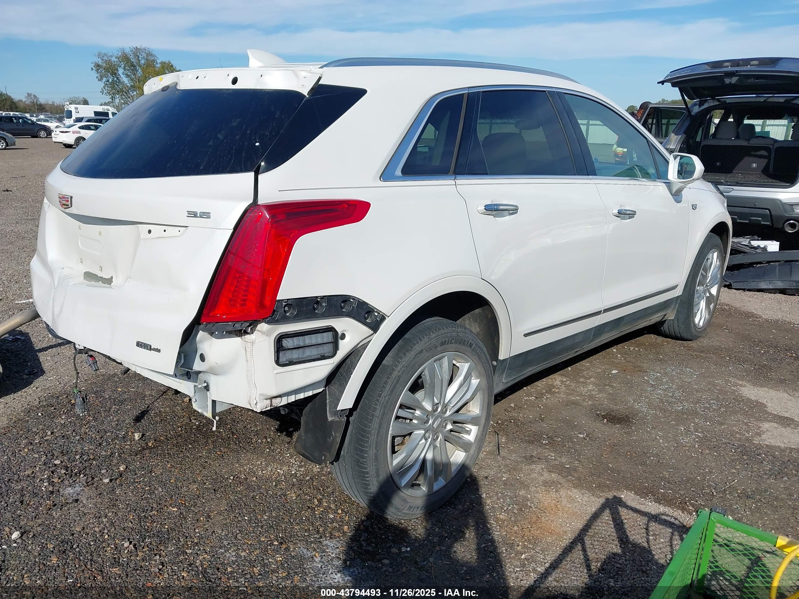 CADILLAC XT5 image 4