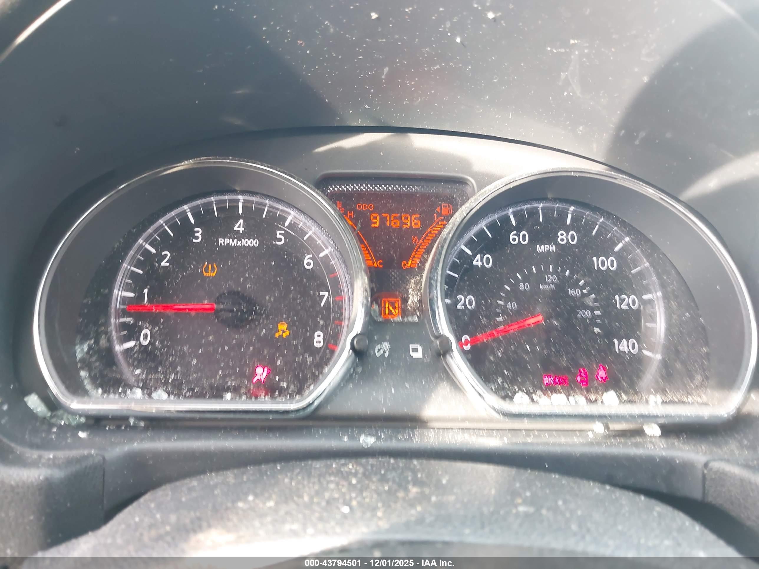 NISSAN VERSA image 7