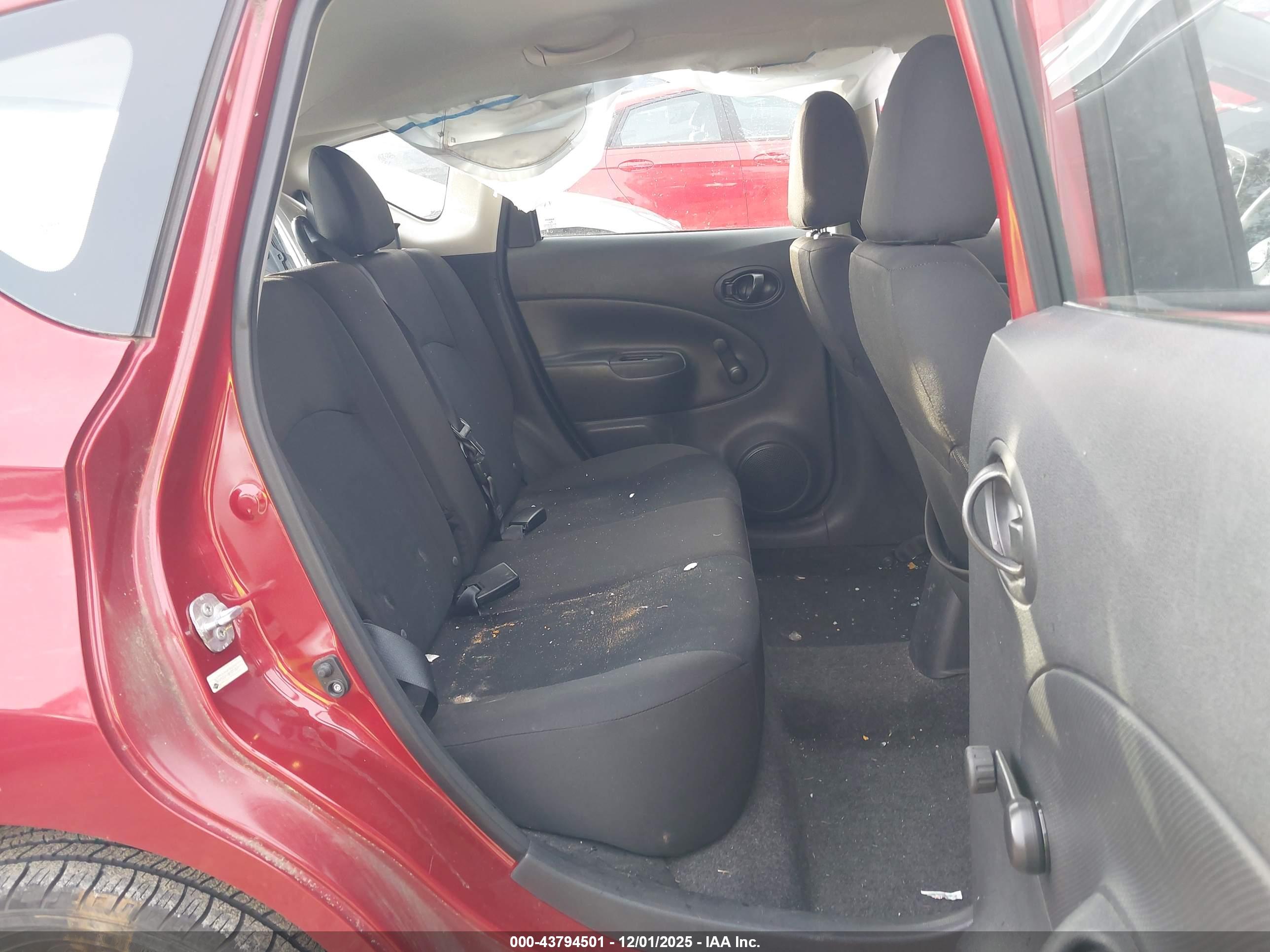 NISSAN VERSA image 8
