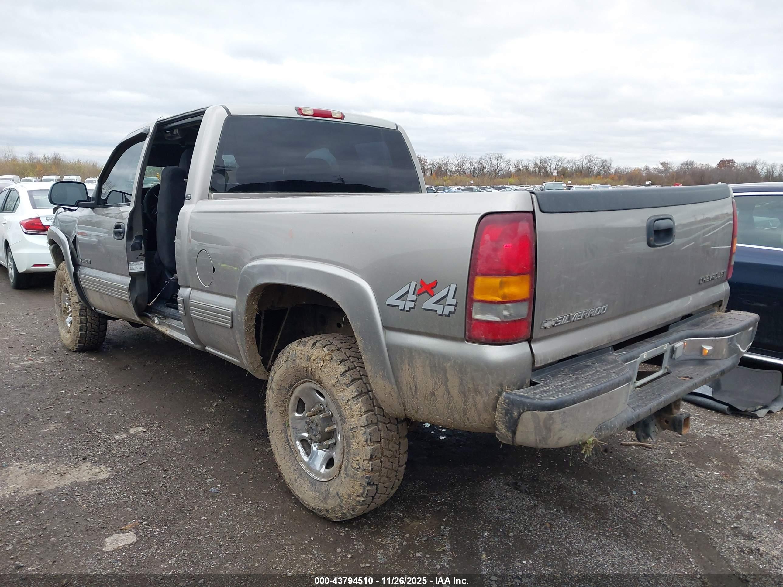 CHEVROLET SILVERADO image 3