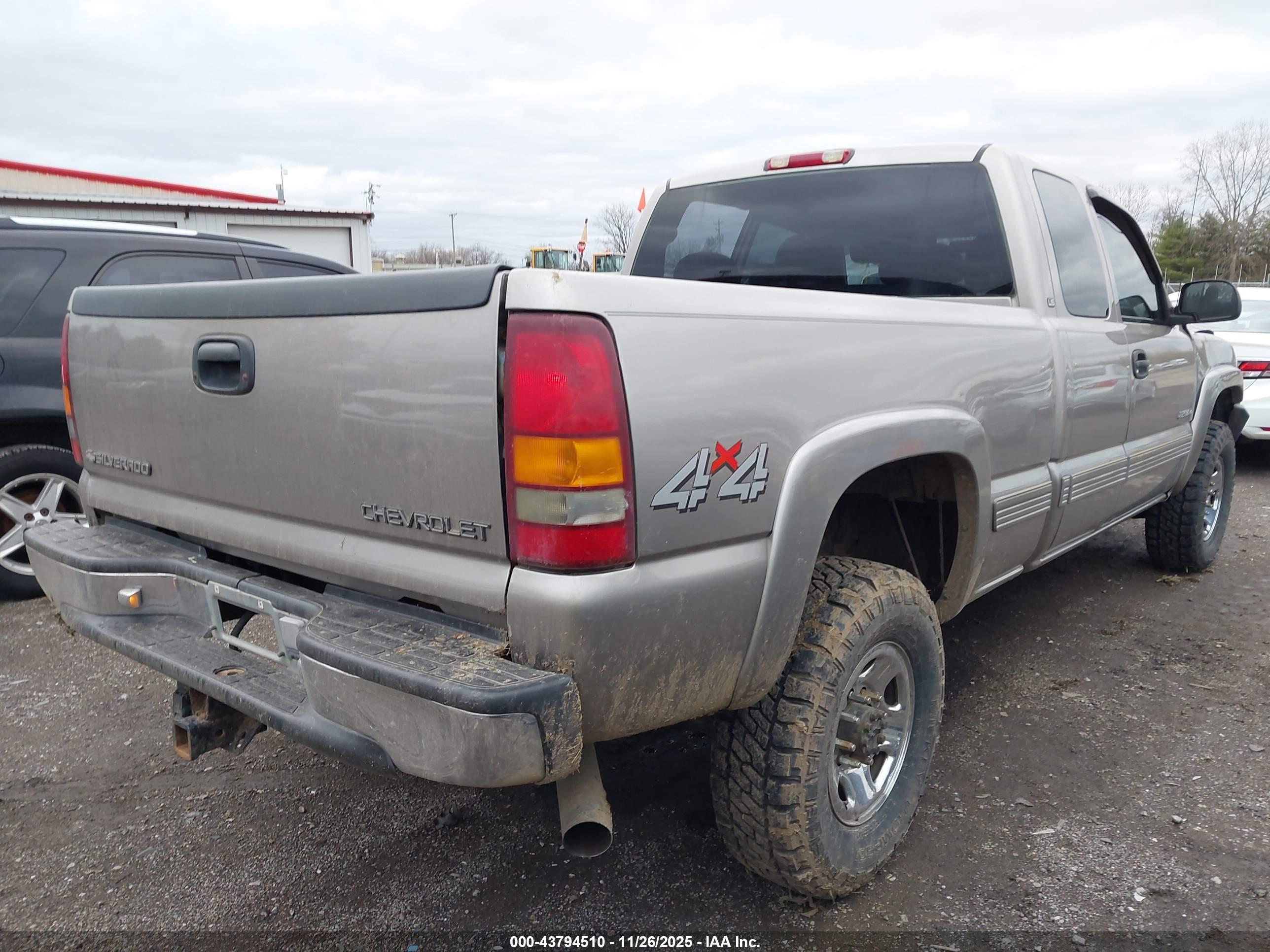 CHEVROLET SILVERADO image 4