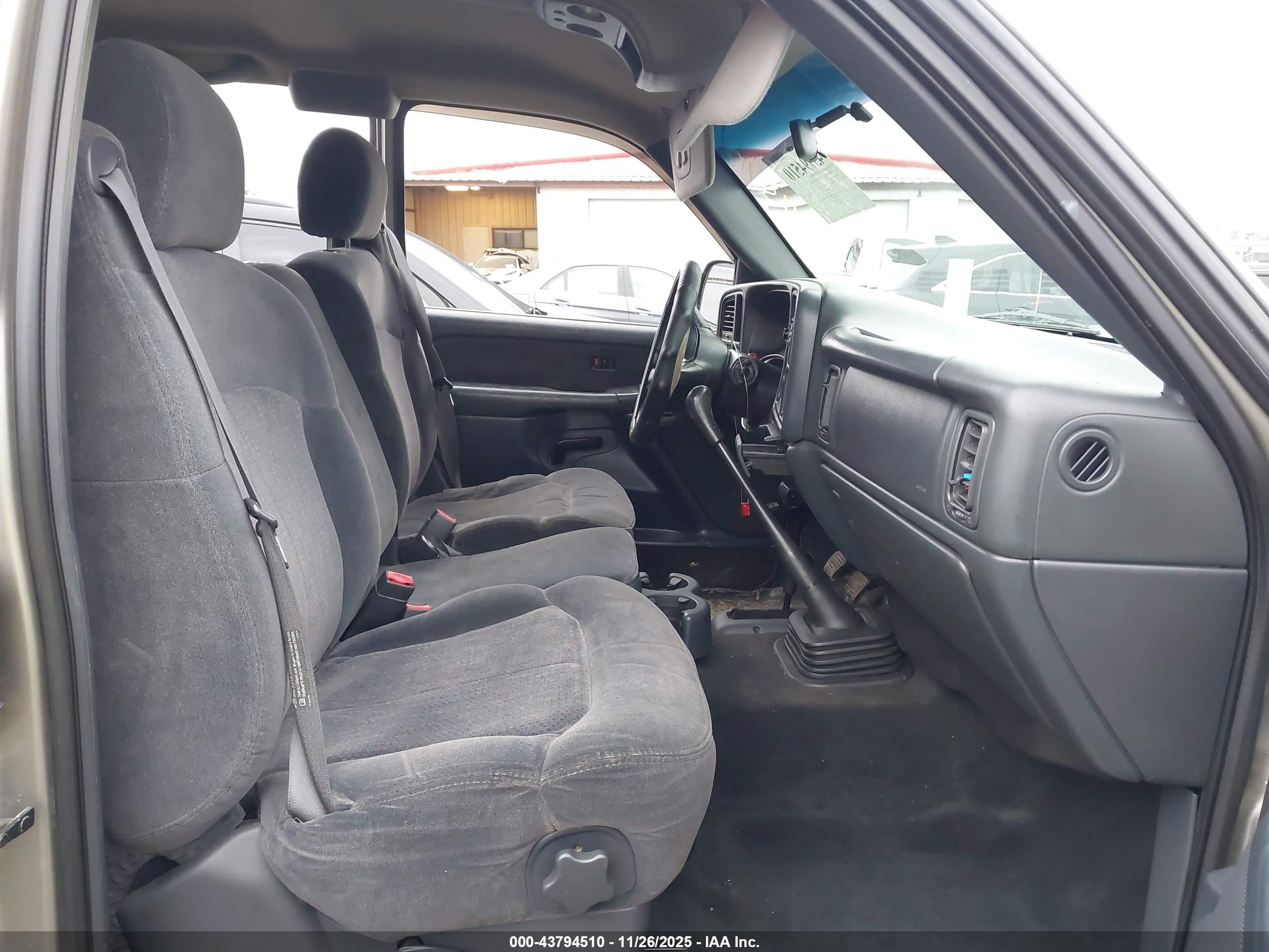 CHEVROLET SILVERADO image 5