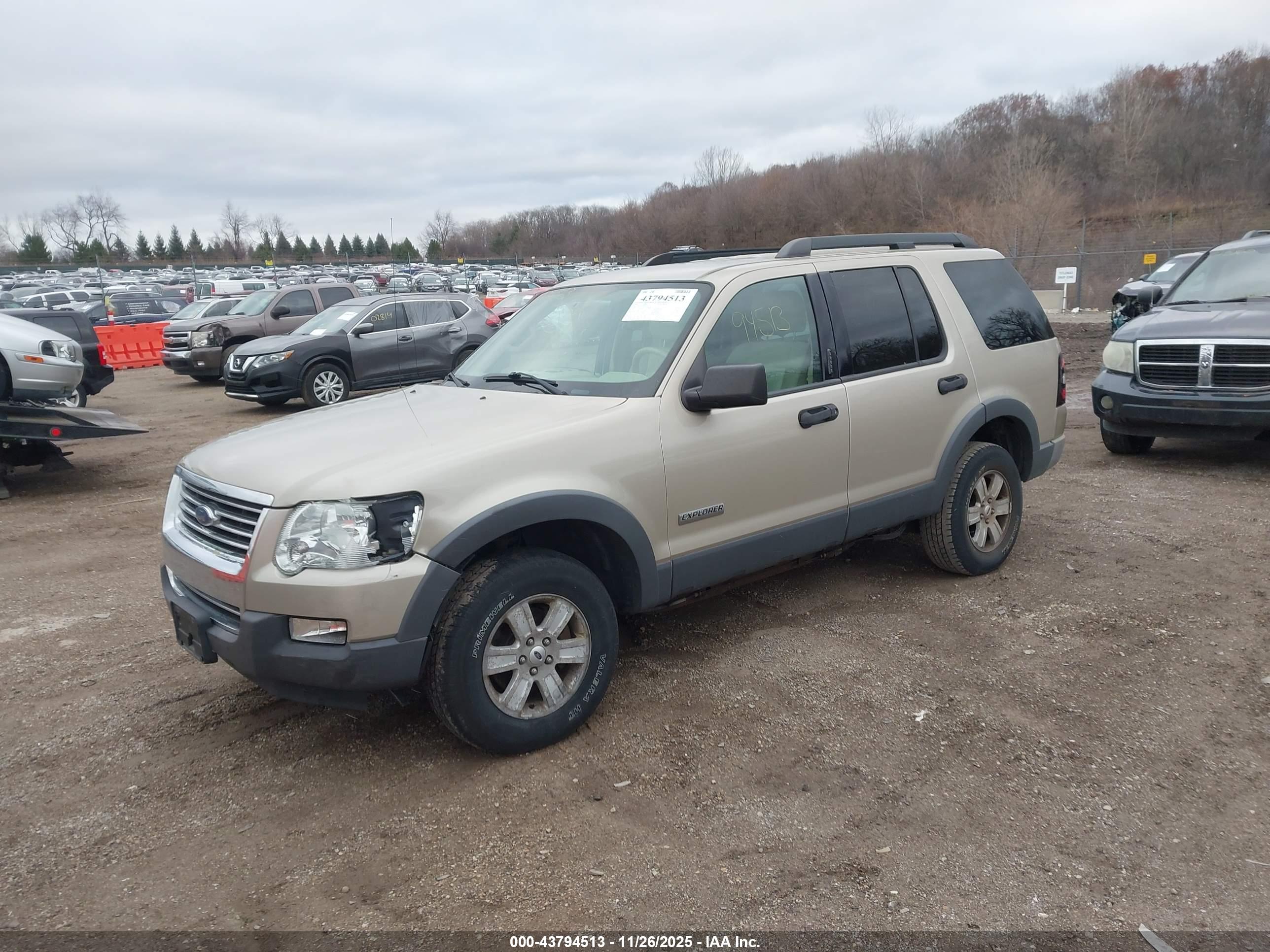 FORD EXPLORER image 2