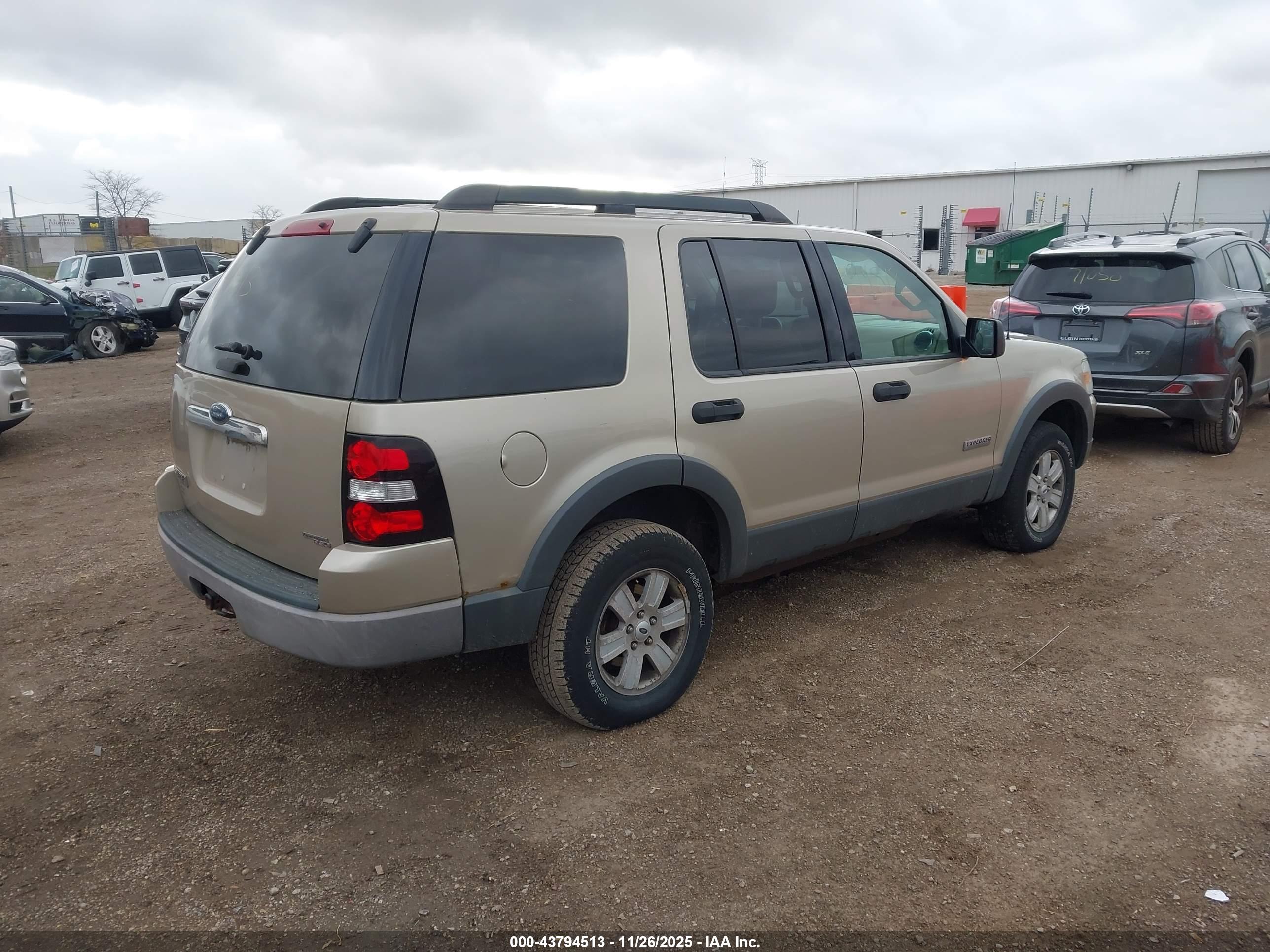 FORD EXPLORER image 4
