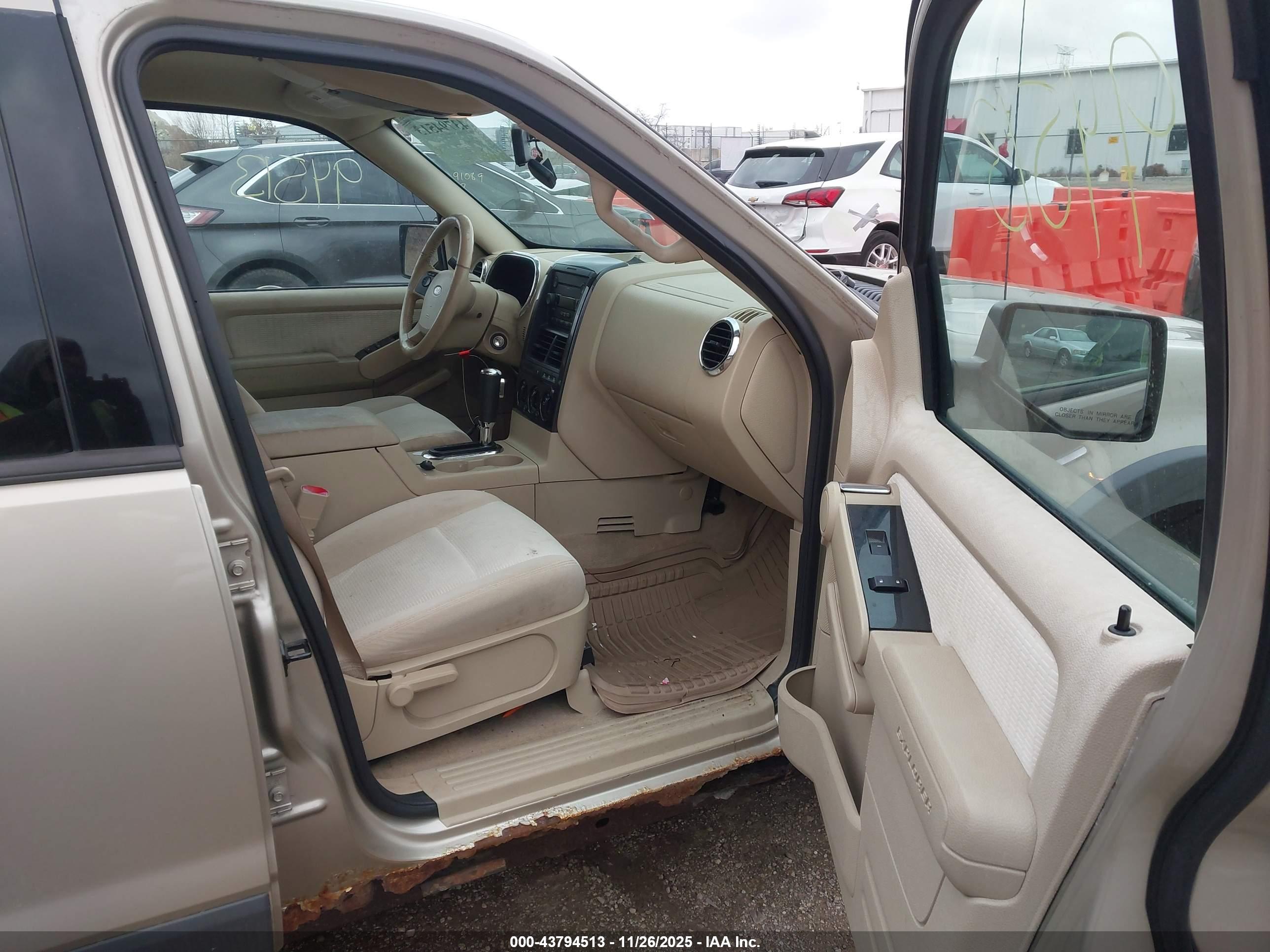 FORD EXPLORER image 5