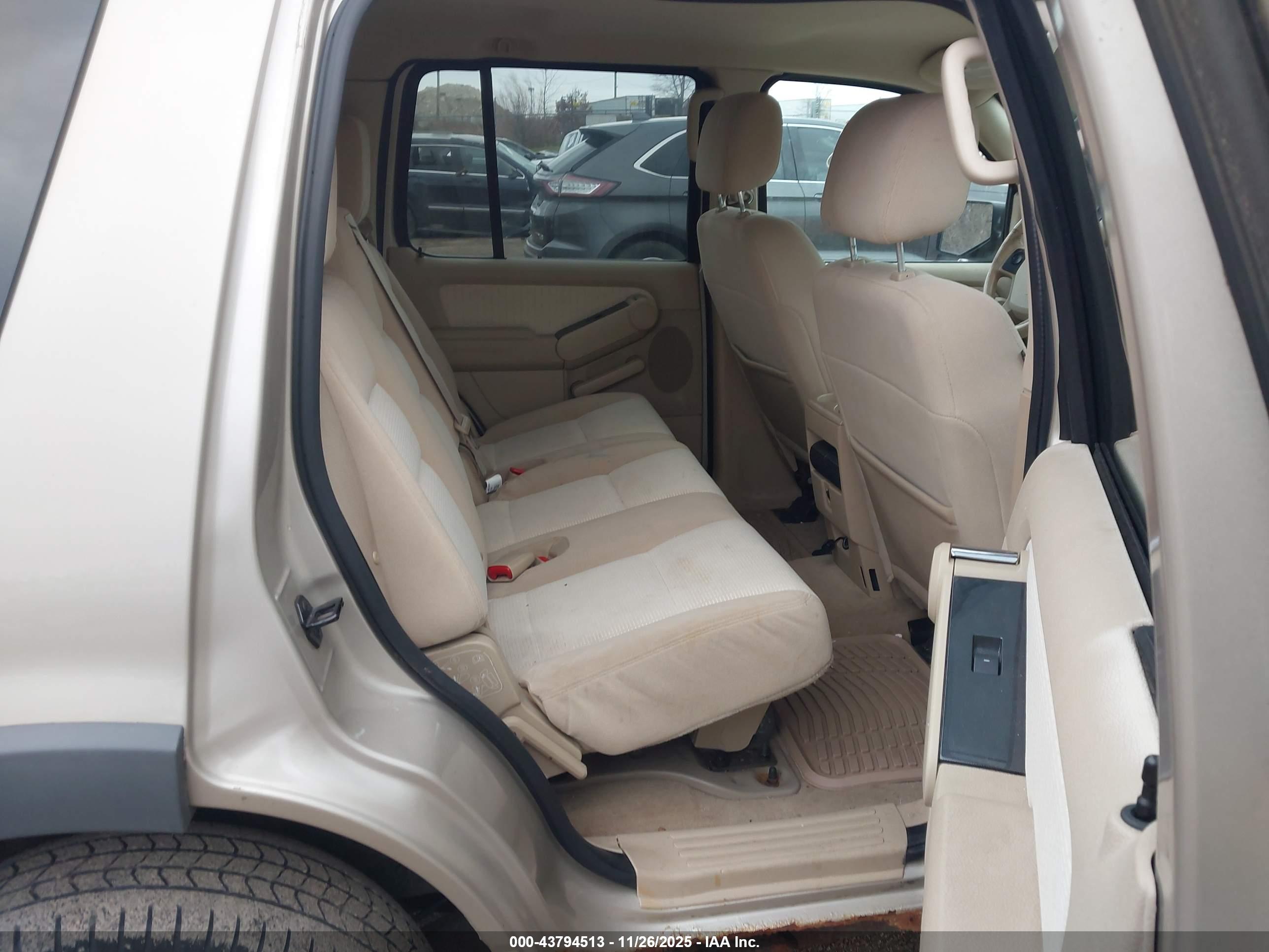 FORD EXPLORER image 8