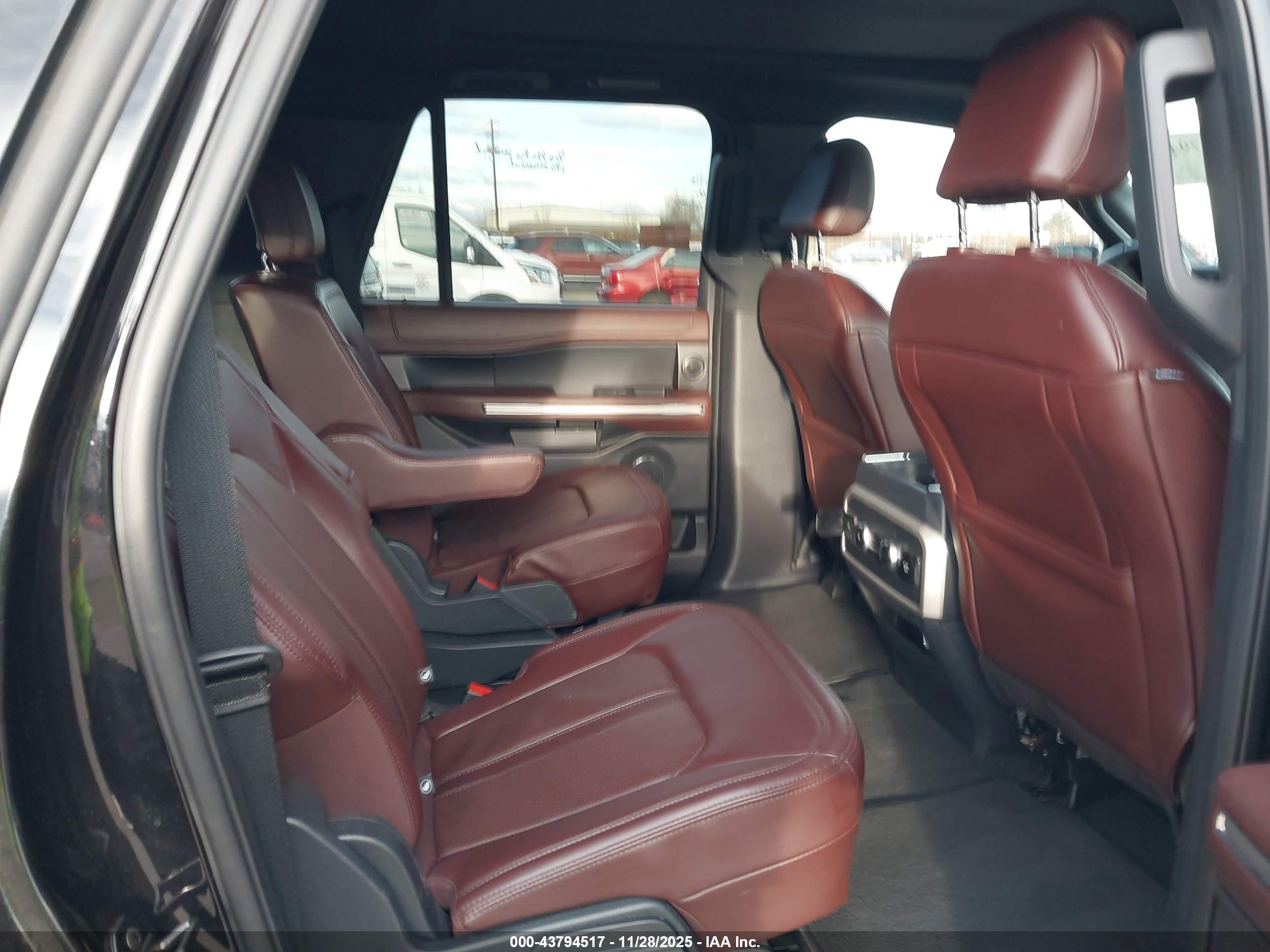 FORD EXPEDITION image 8