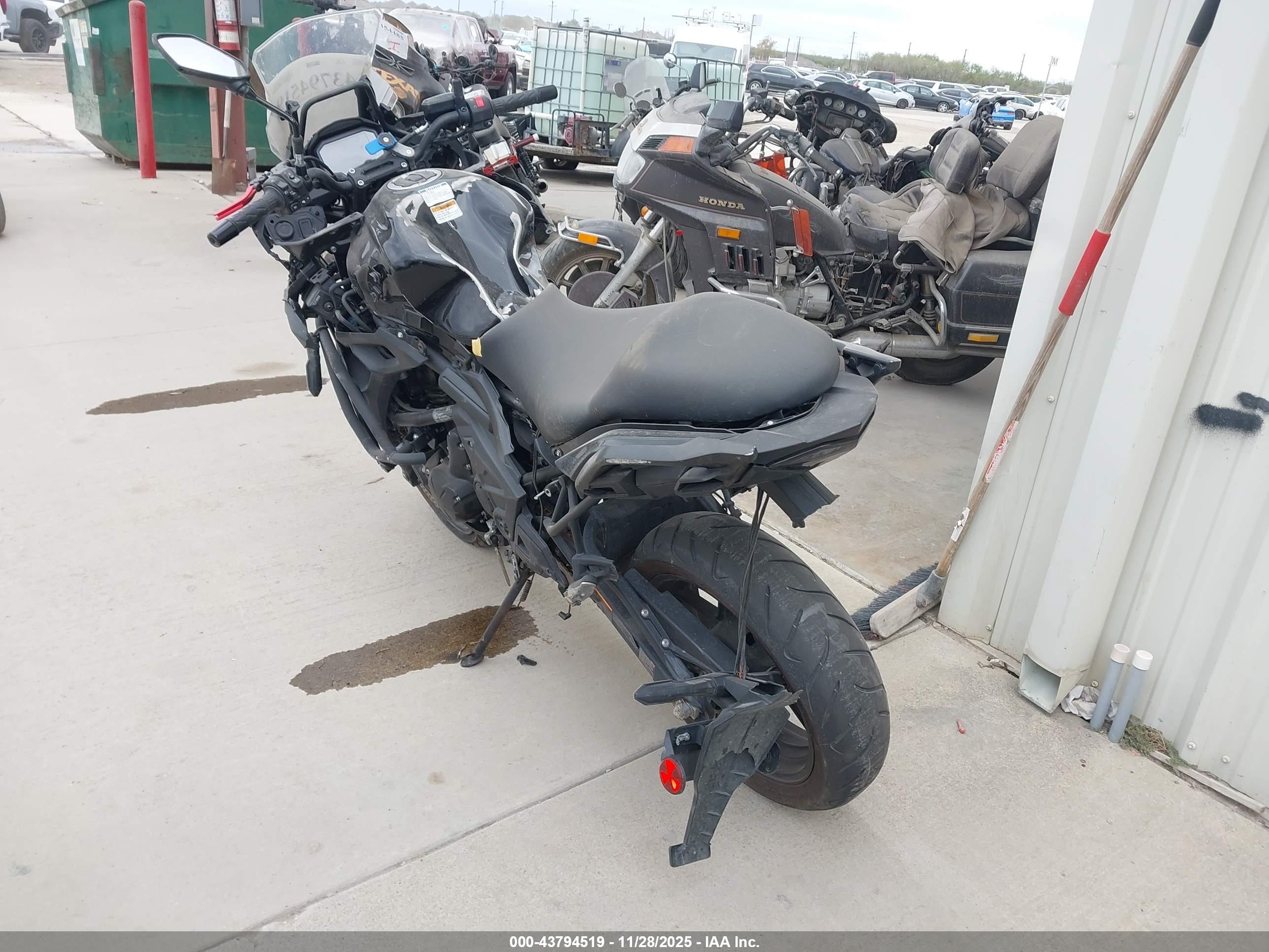 KAWASAKI KLE650 image 3