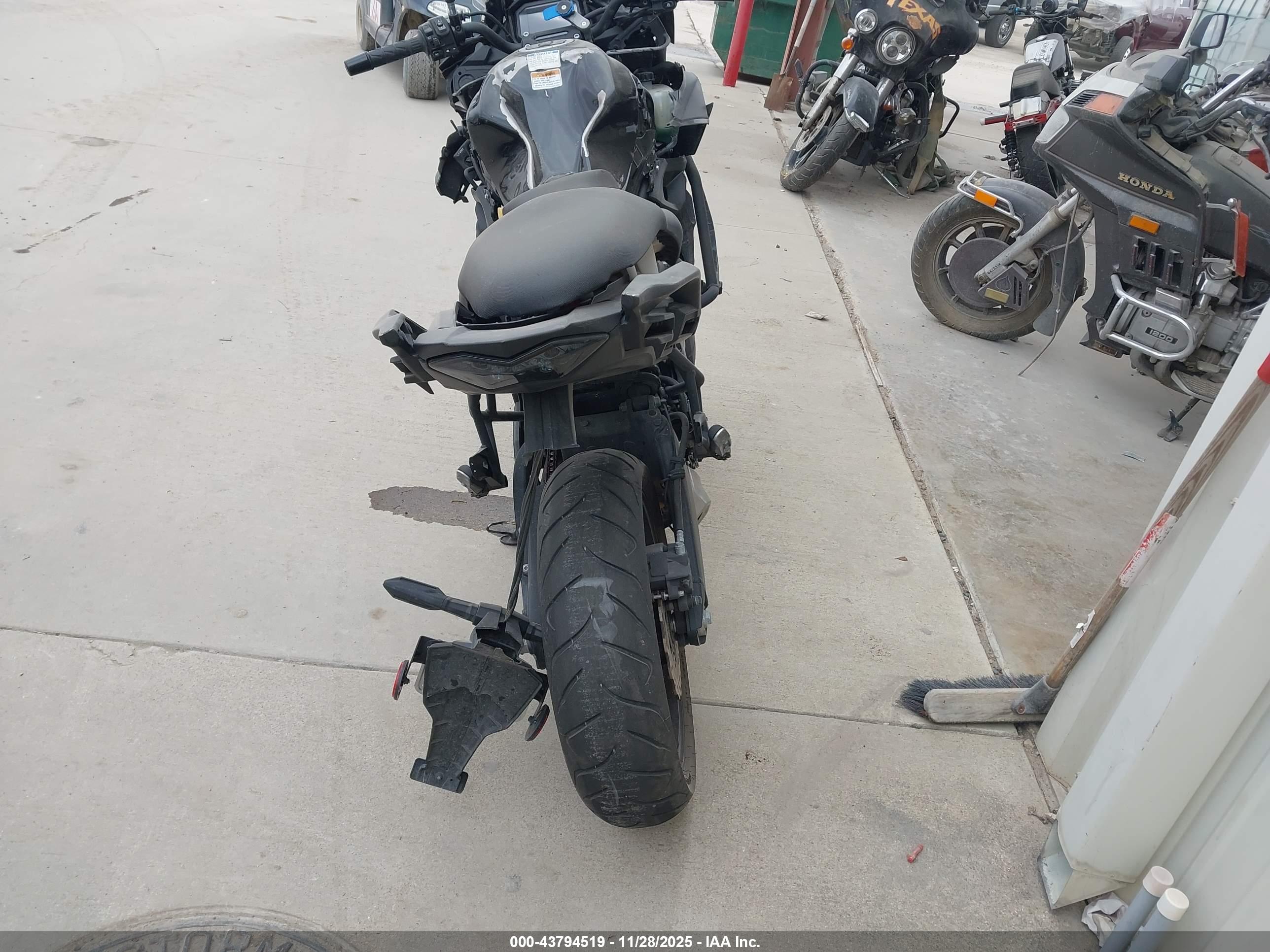 KAWASAKI KLE650 image 6