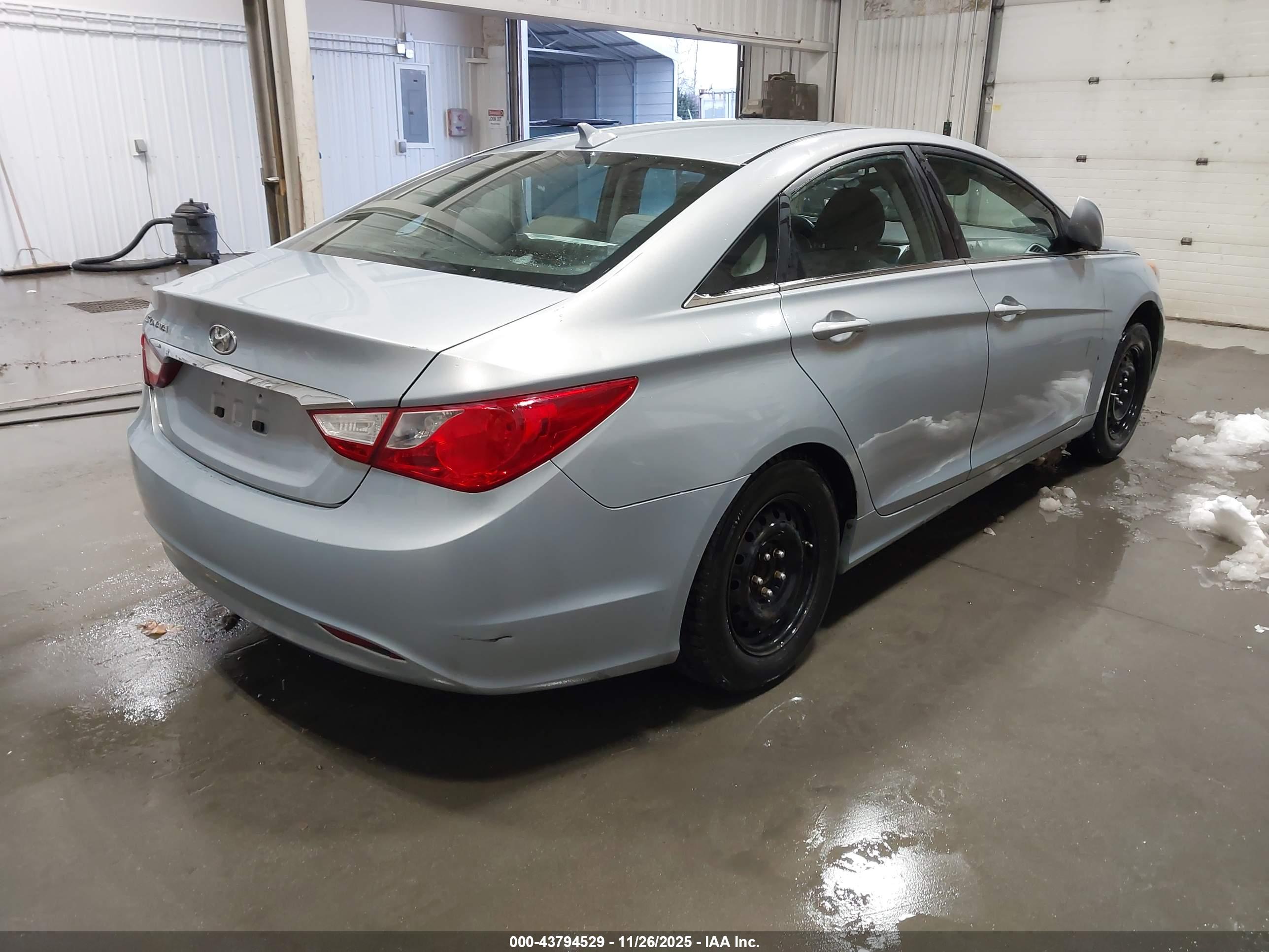 HYUNDAI SONATA image 4