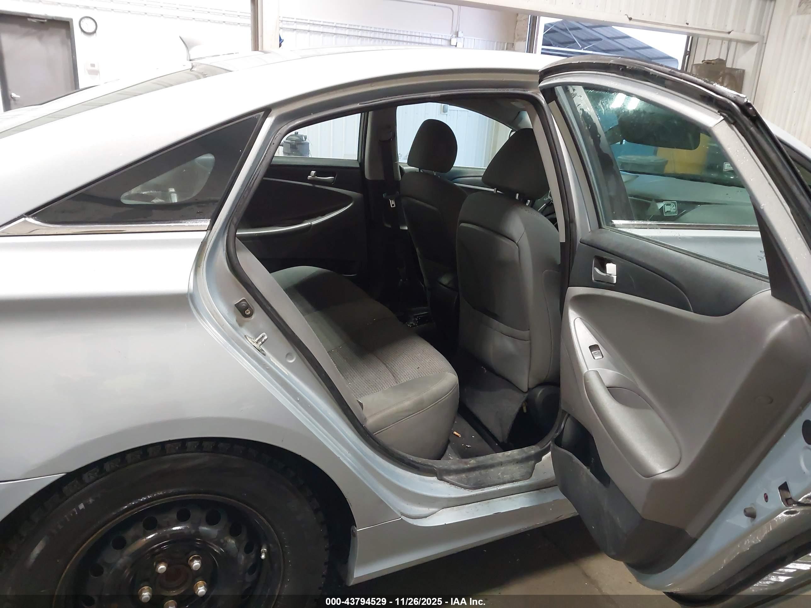 HYUNDAI SONATA image 8