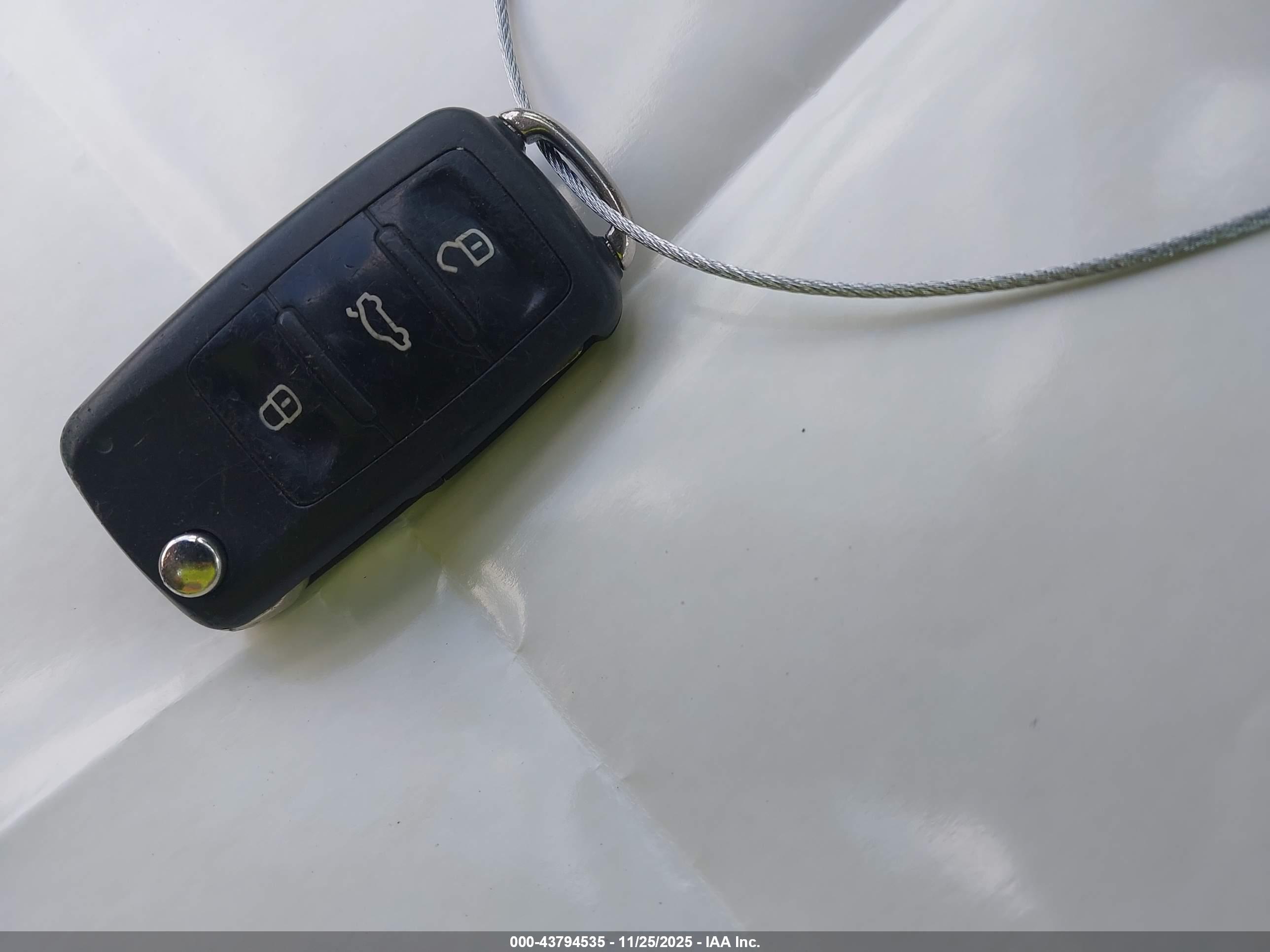 VOLKSWAGEN PASSAT image 11
