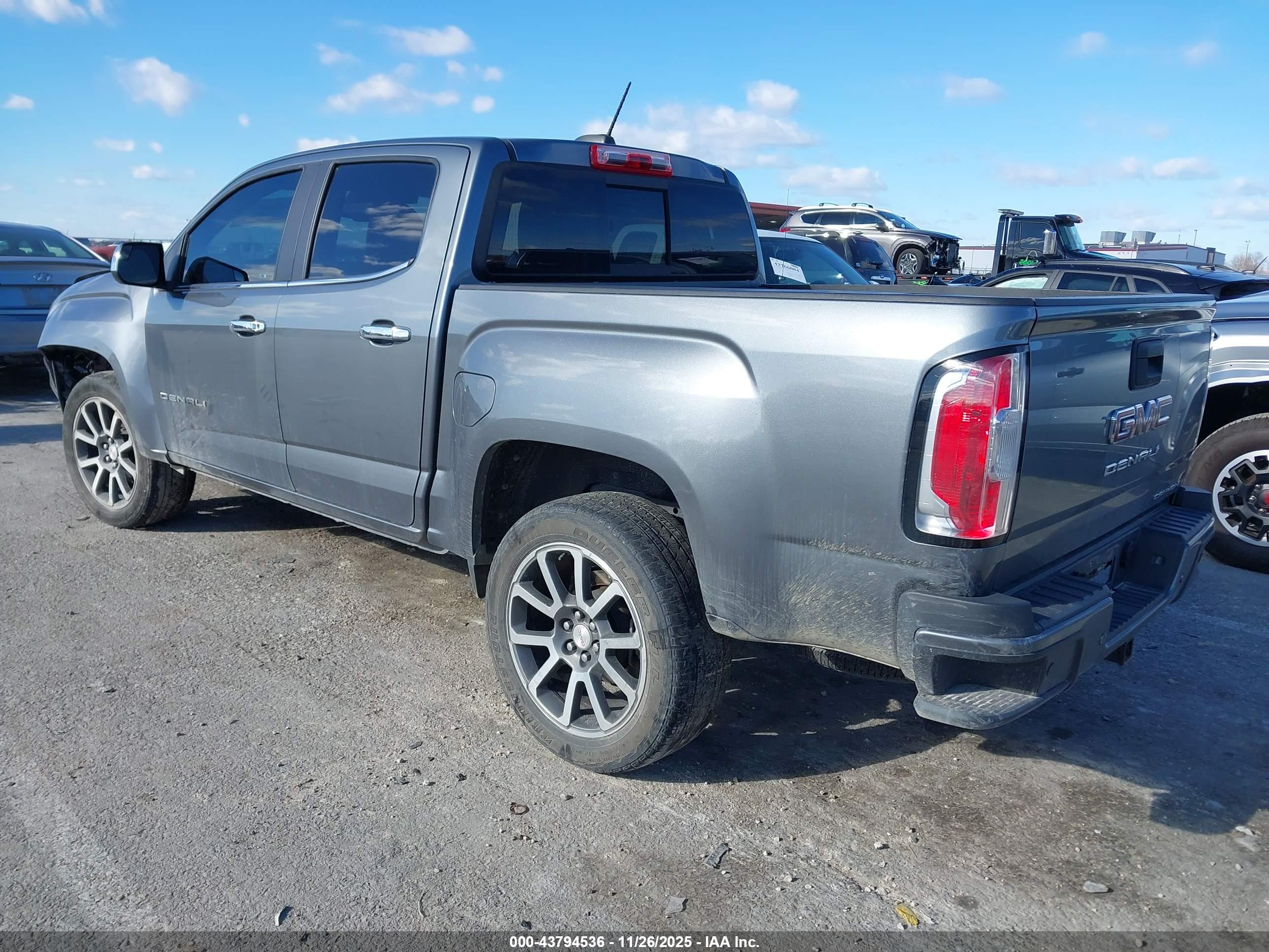 GMC CANYON image 3