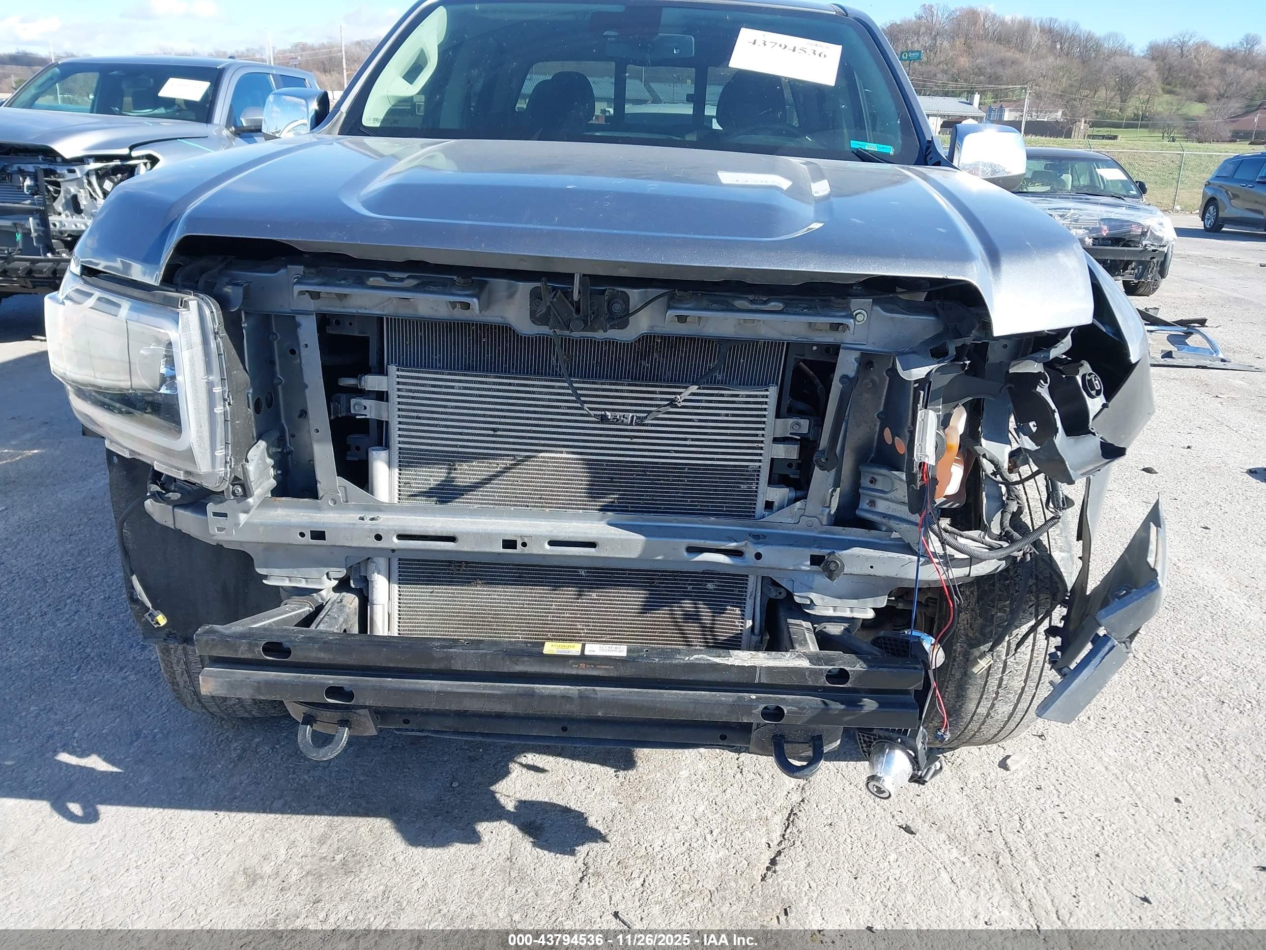 GMC CANYON image 6