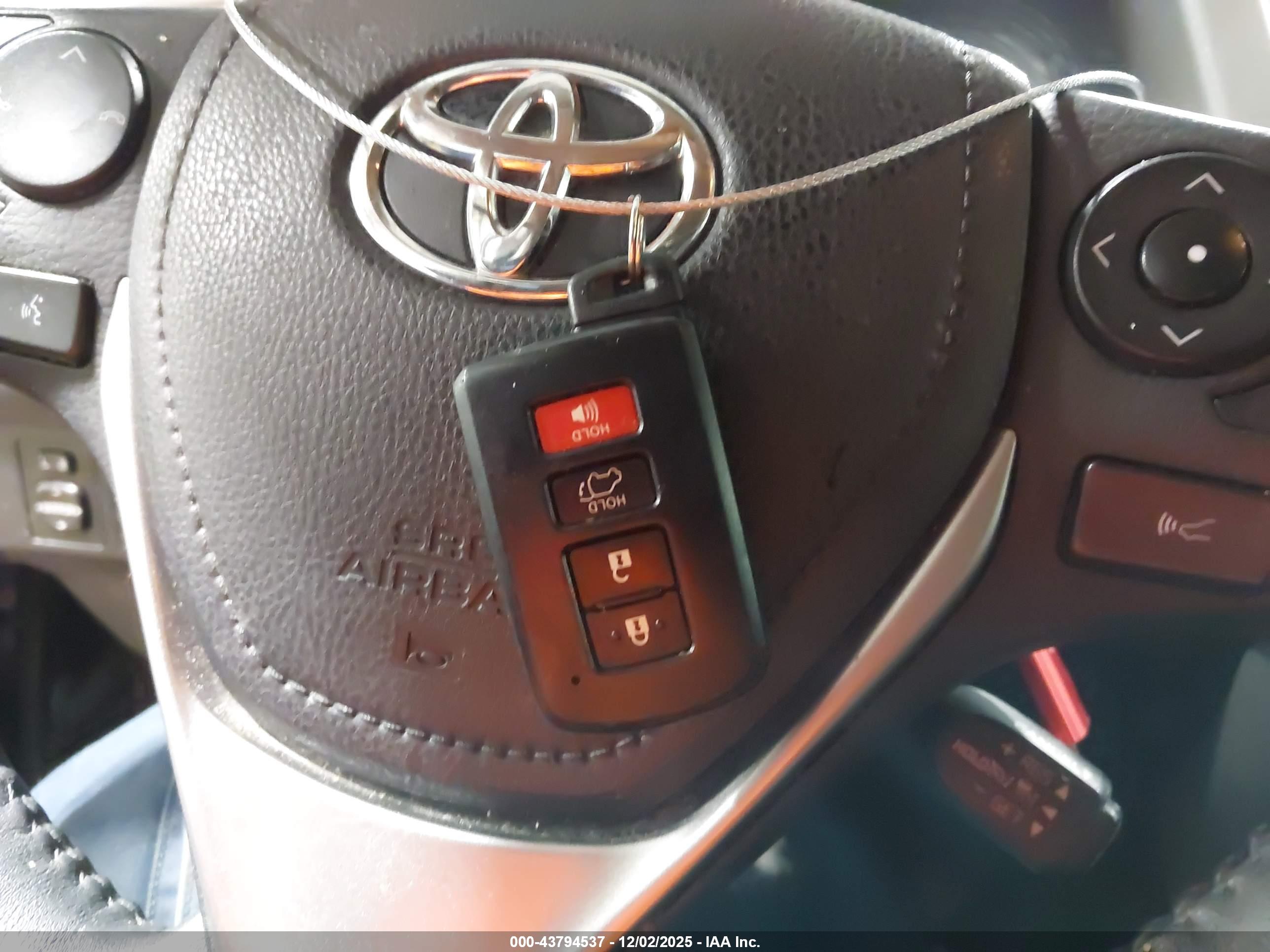 TOYOTA RAV4 image 11