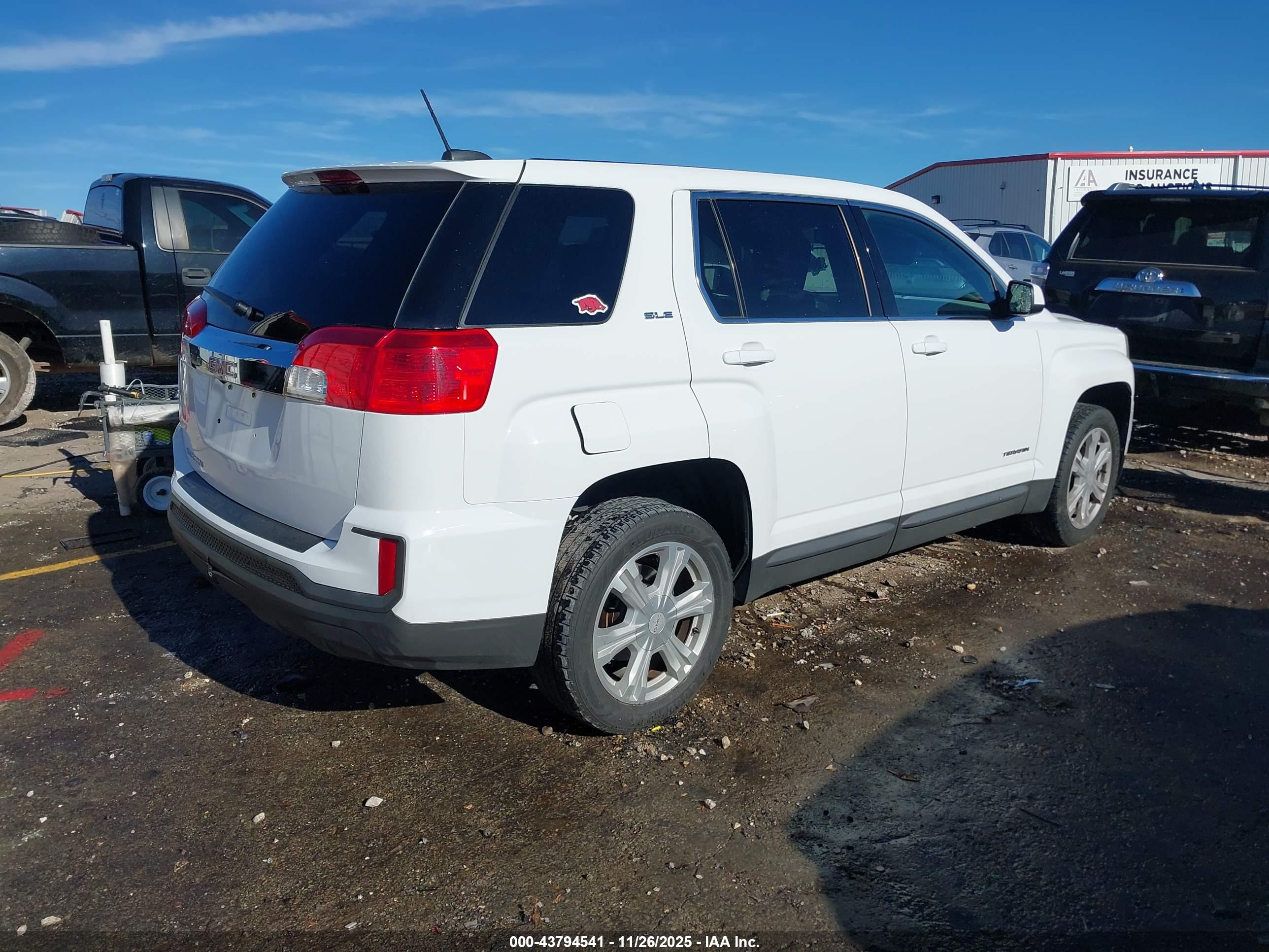 GMC TERRAIN image 4