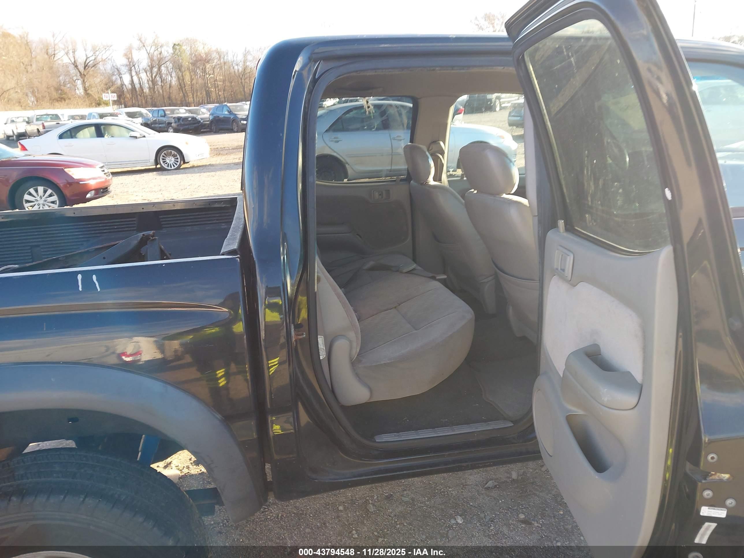 TOYOTA TACOMA image 8