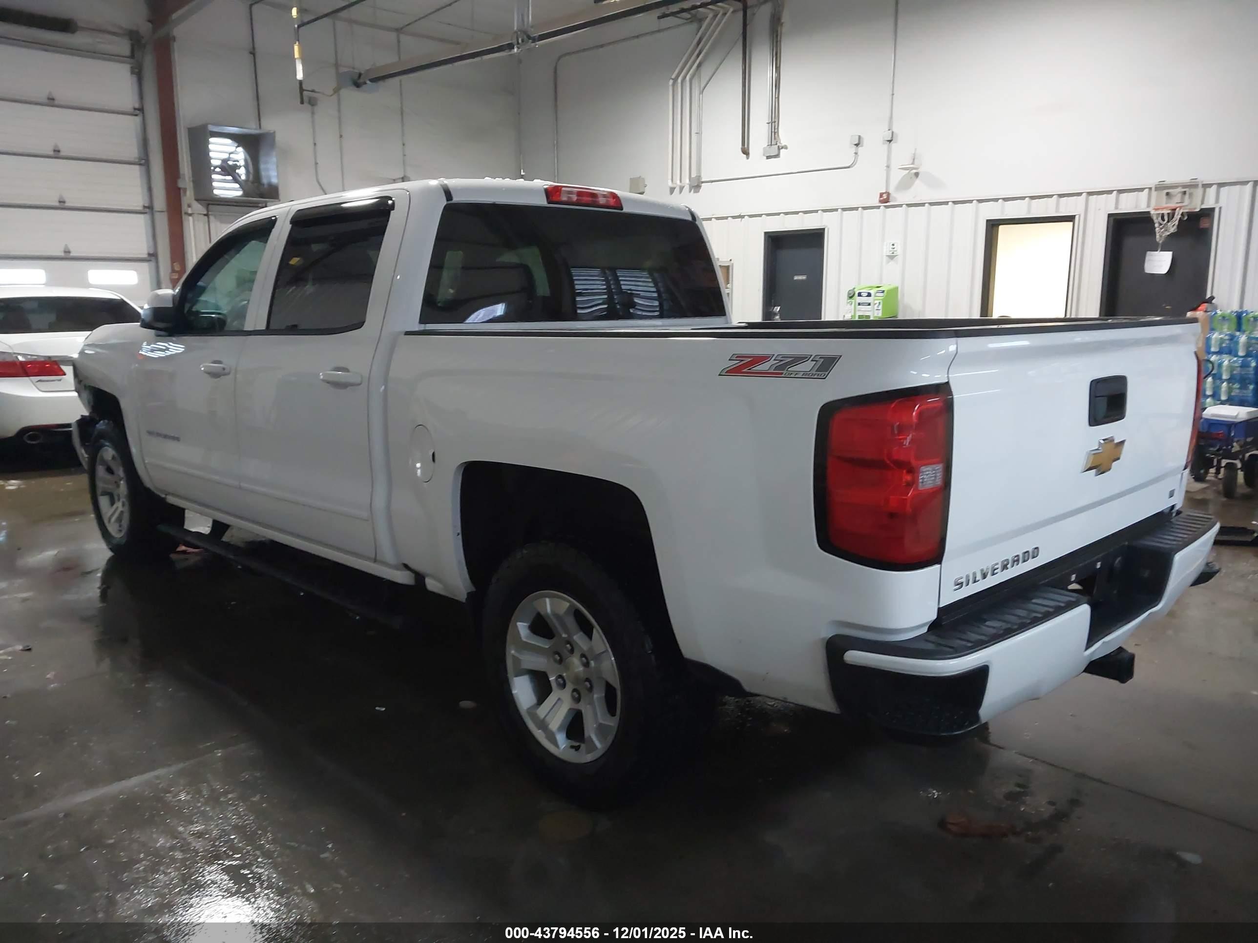 CHEVROLET SILVERADO image 3