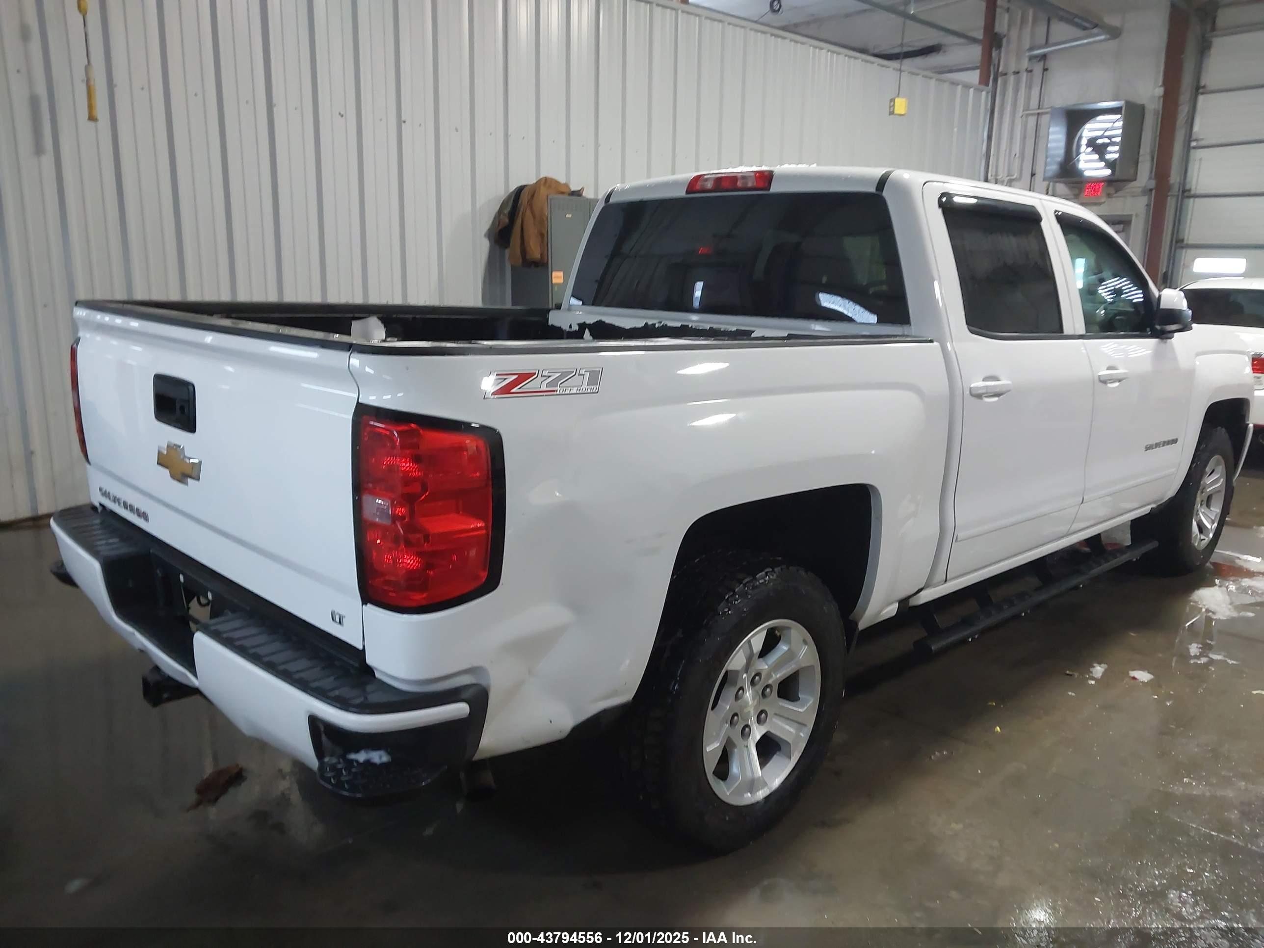 CHEVROLET SILVERADO image 4