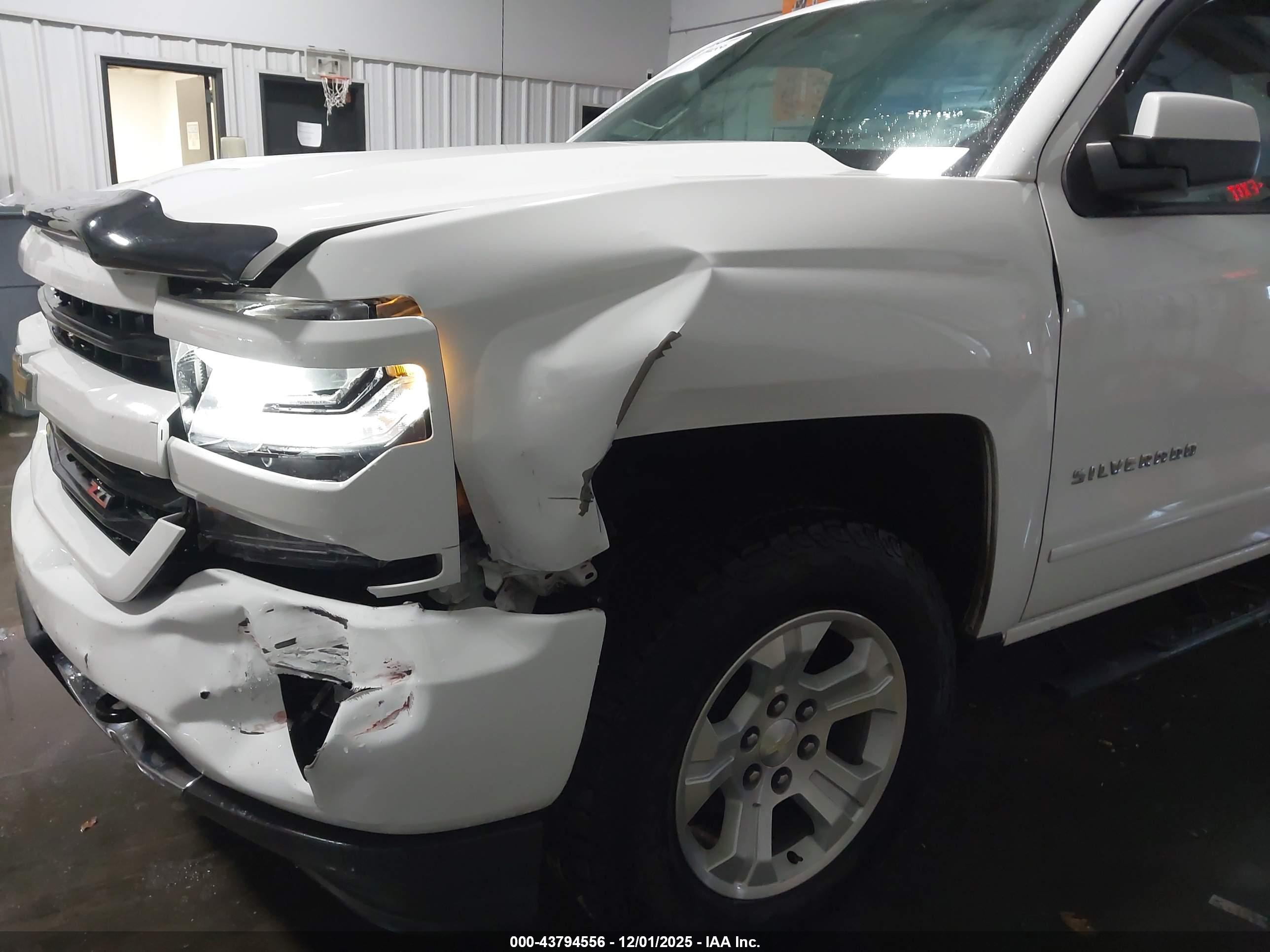 CHEVROLET SILVERADO image 6