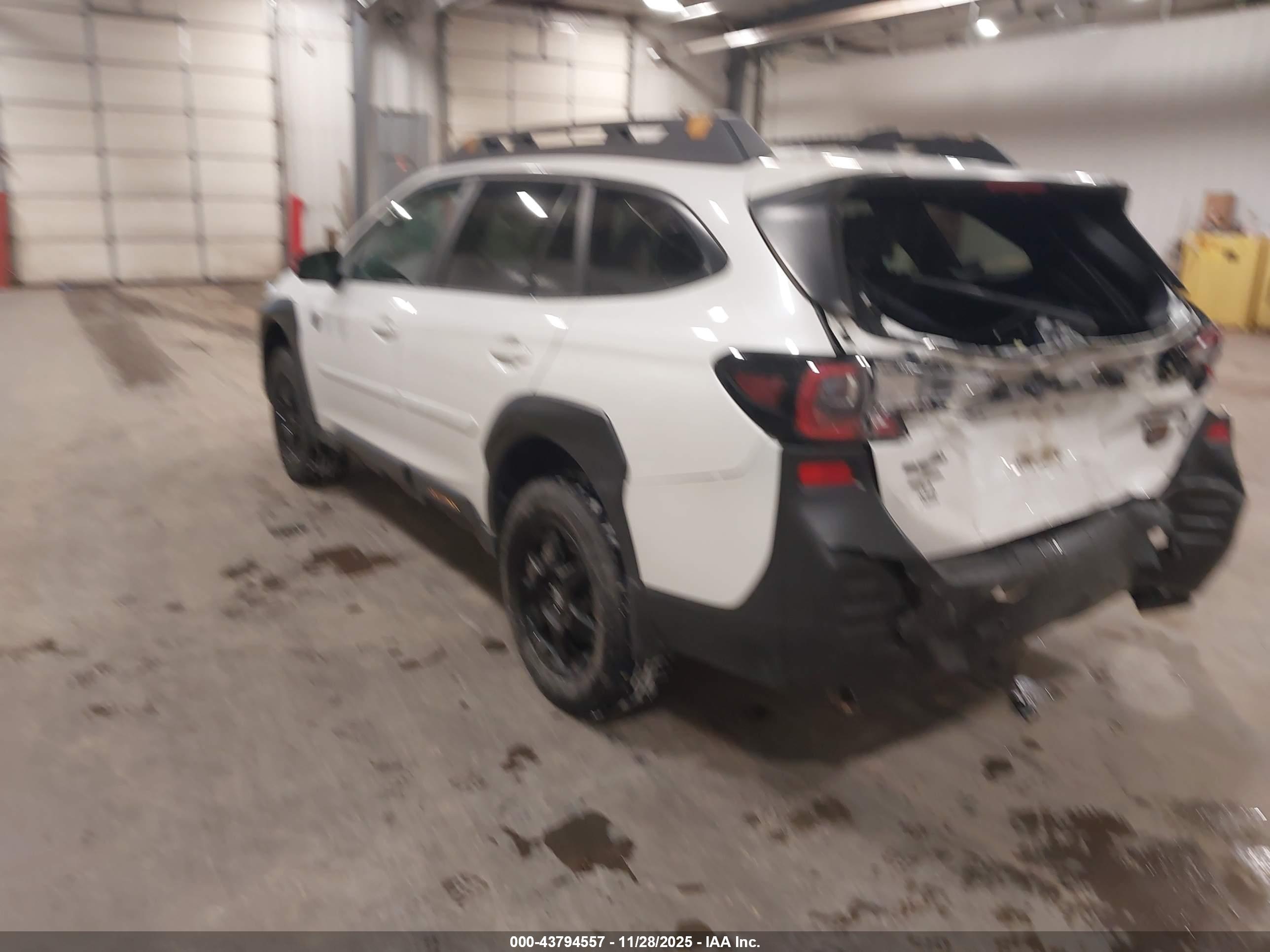 SUBARU OUTBACK image 3