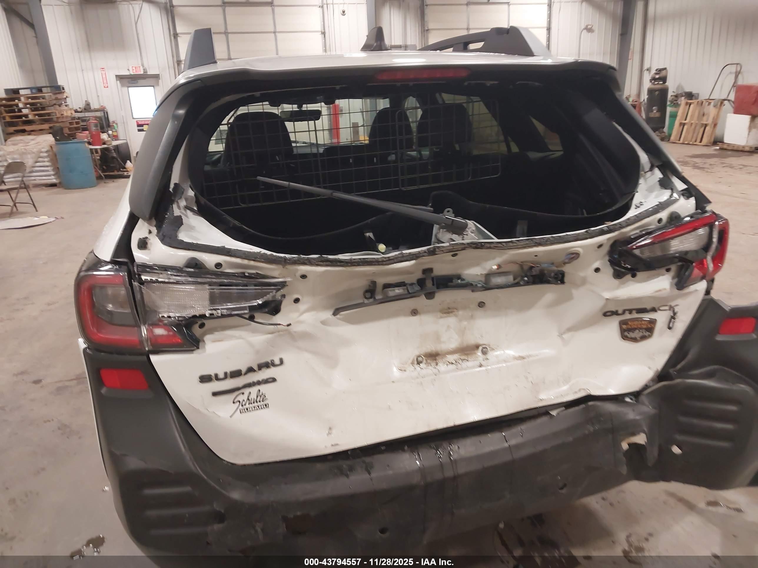 SUBARU OUTBACK image 6
