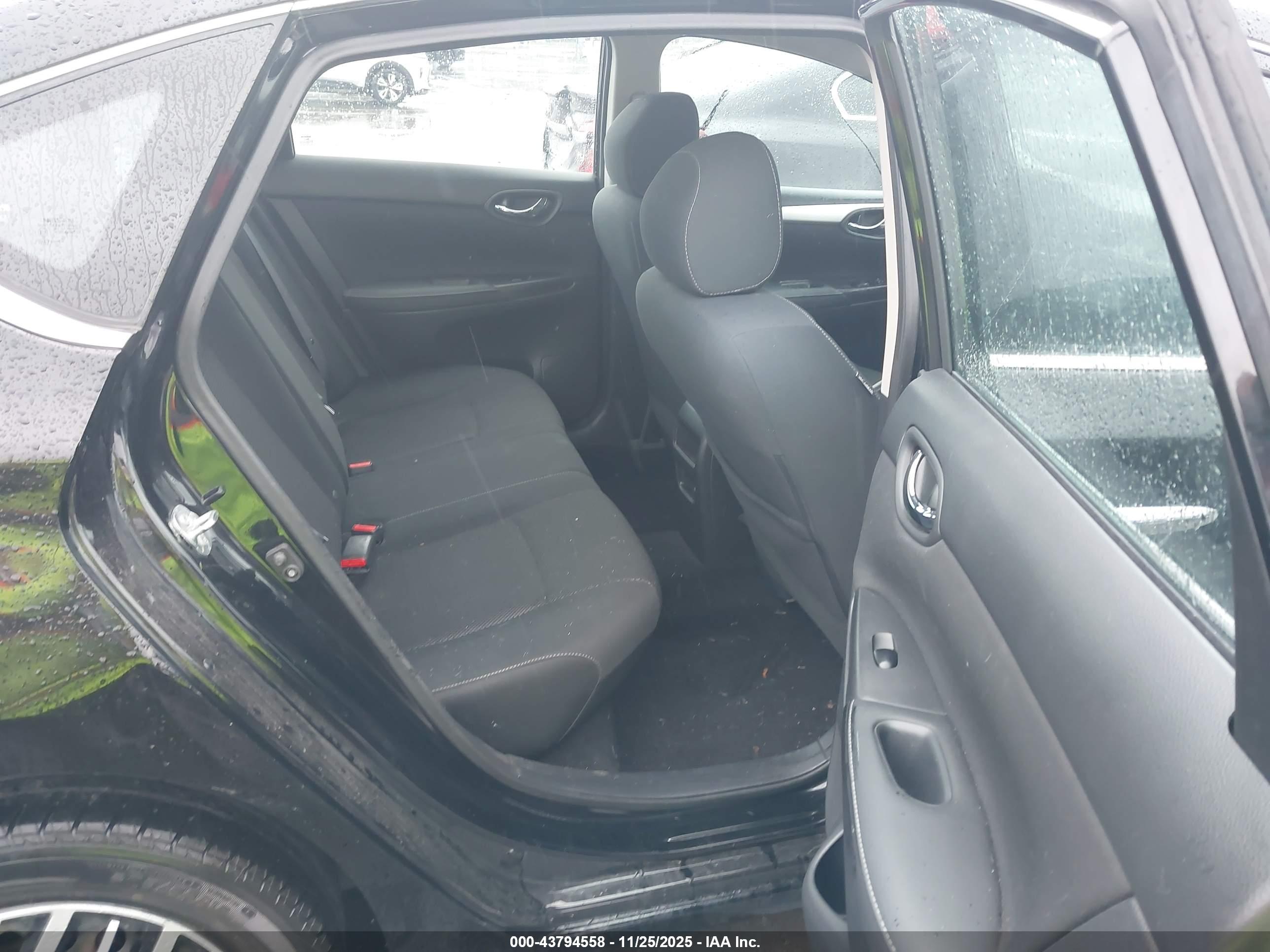 NISSAN SENTRA image 8