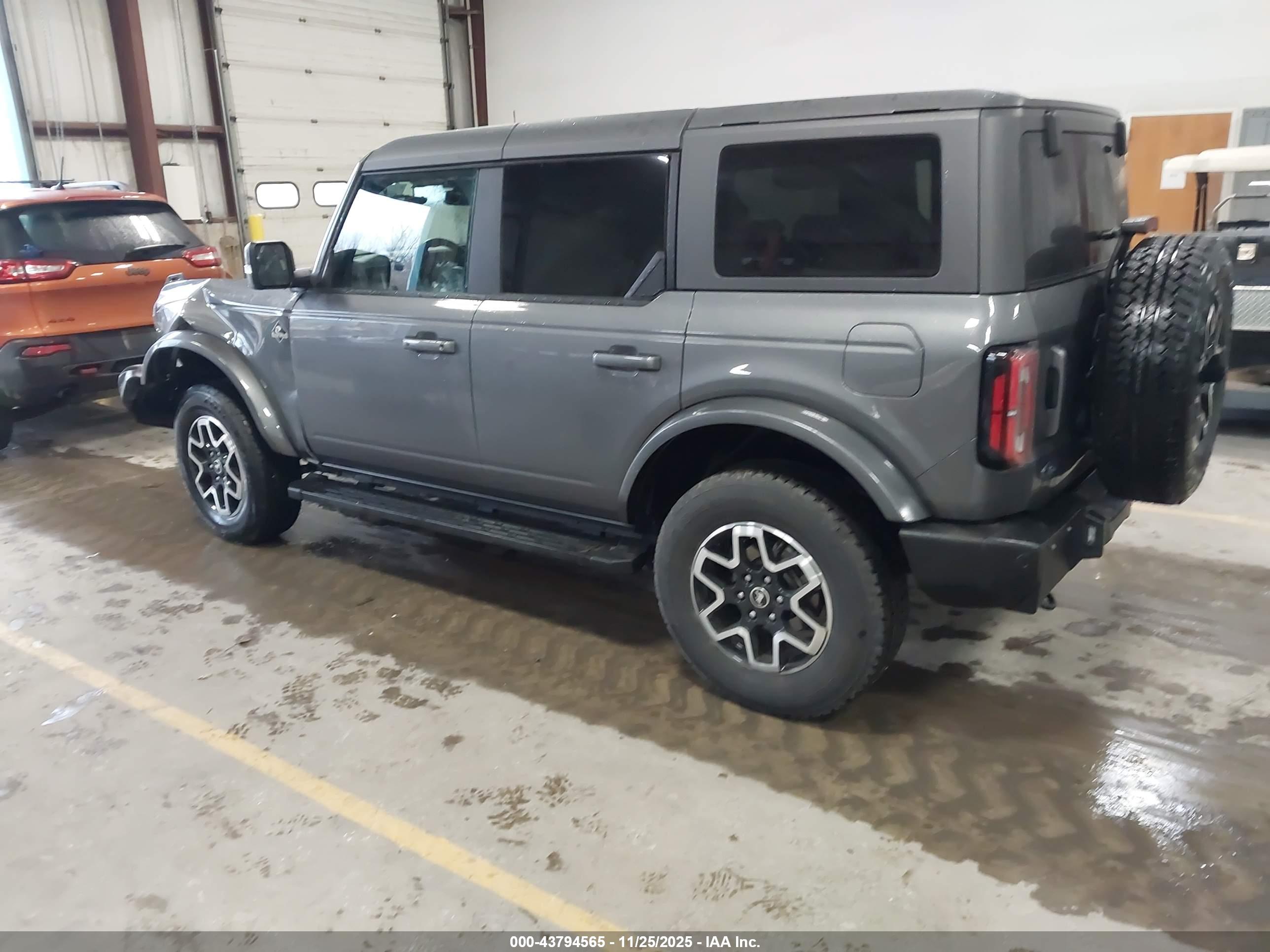 FORD BRONCO image 3