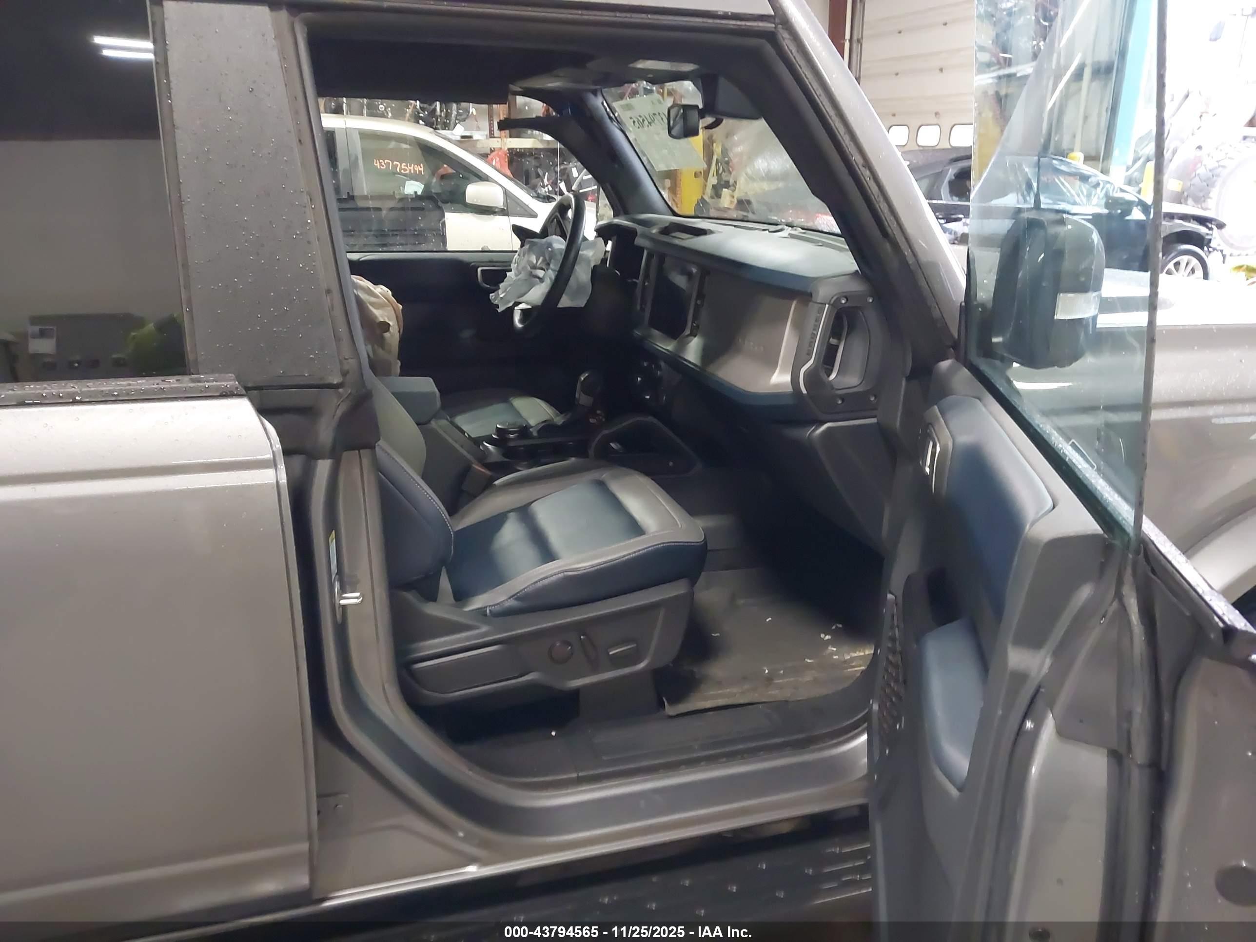 FORD BRONCO image 5