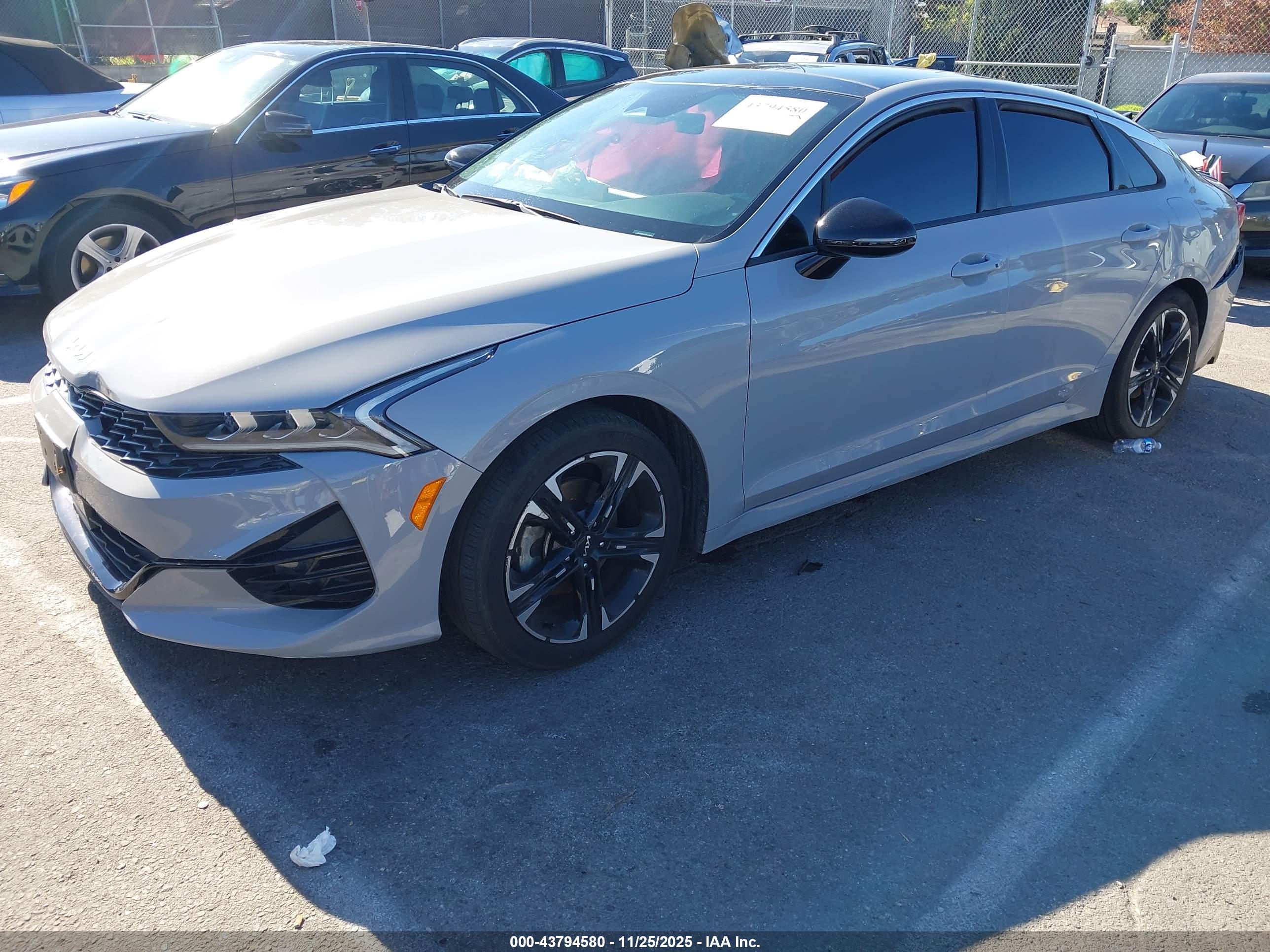 KIA K5 image 2