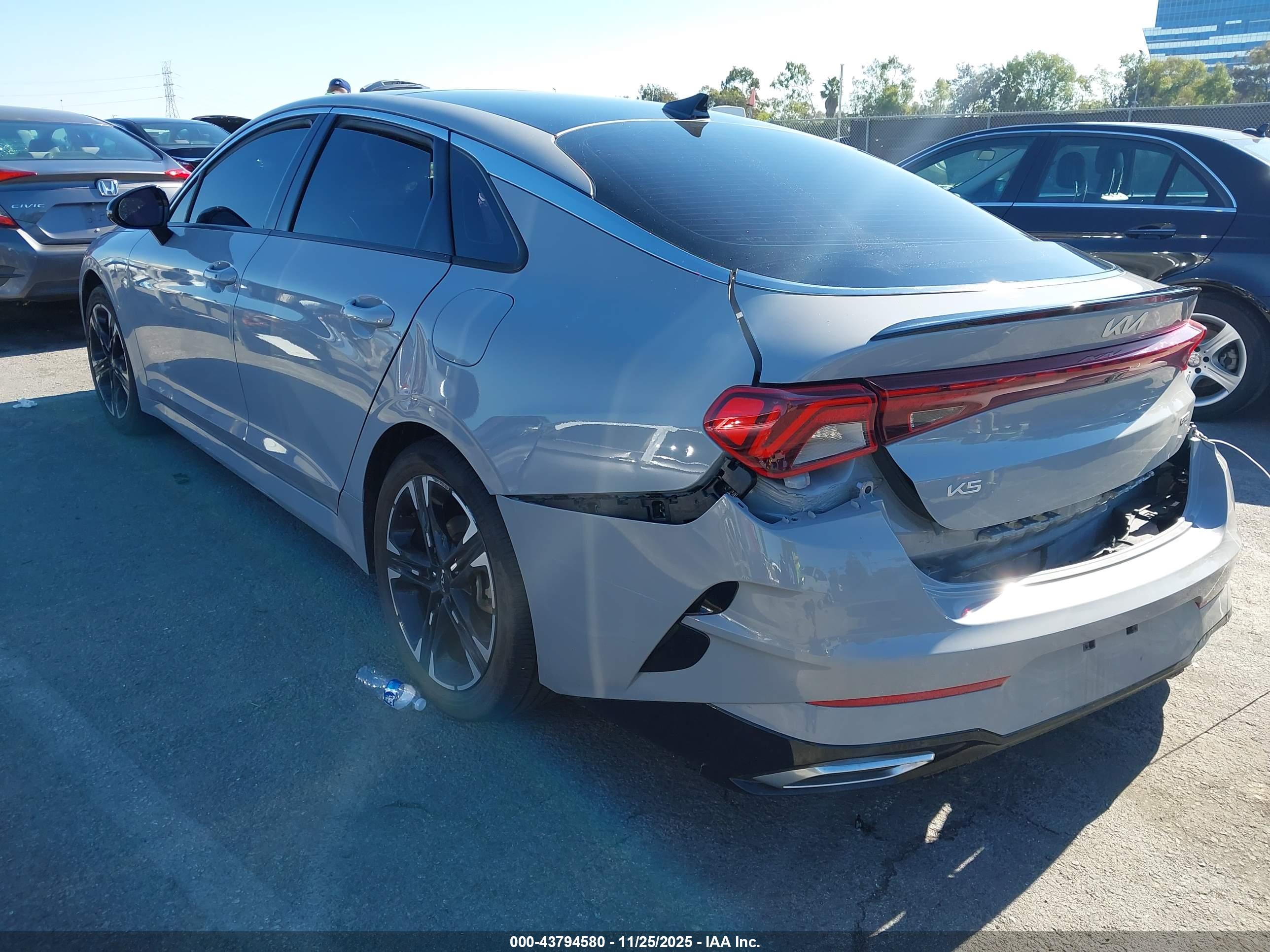 KIA K5 image 3