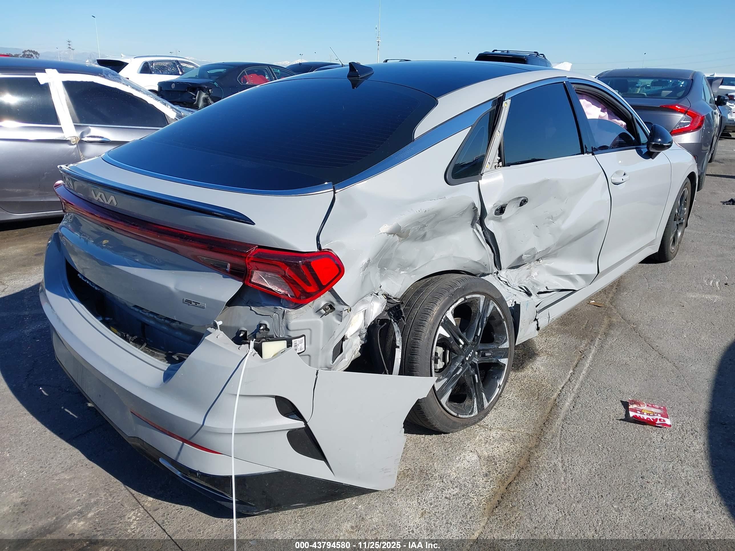 KIA K5 image 4