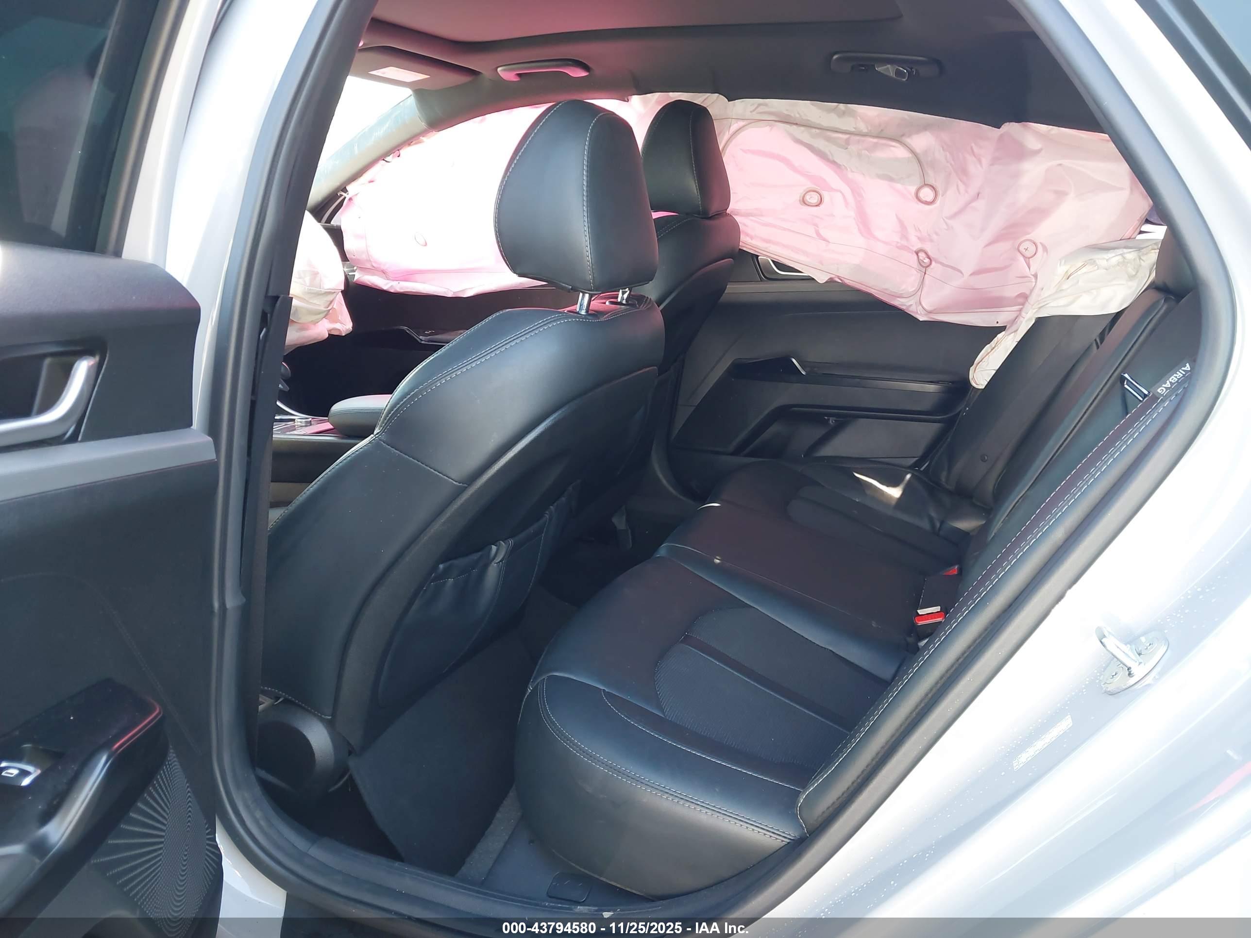 KIA K5 image 8
