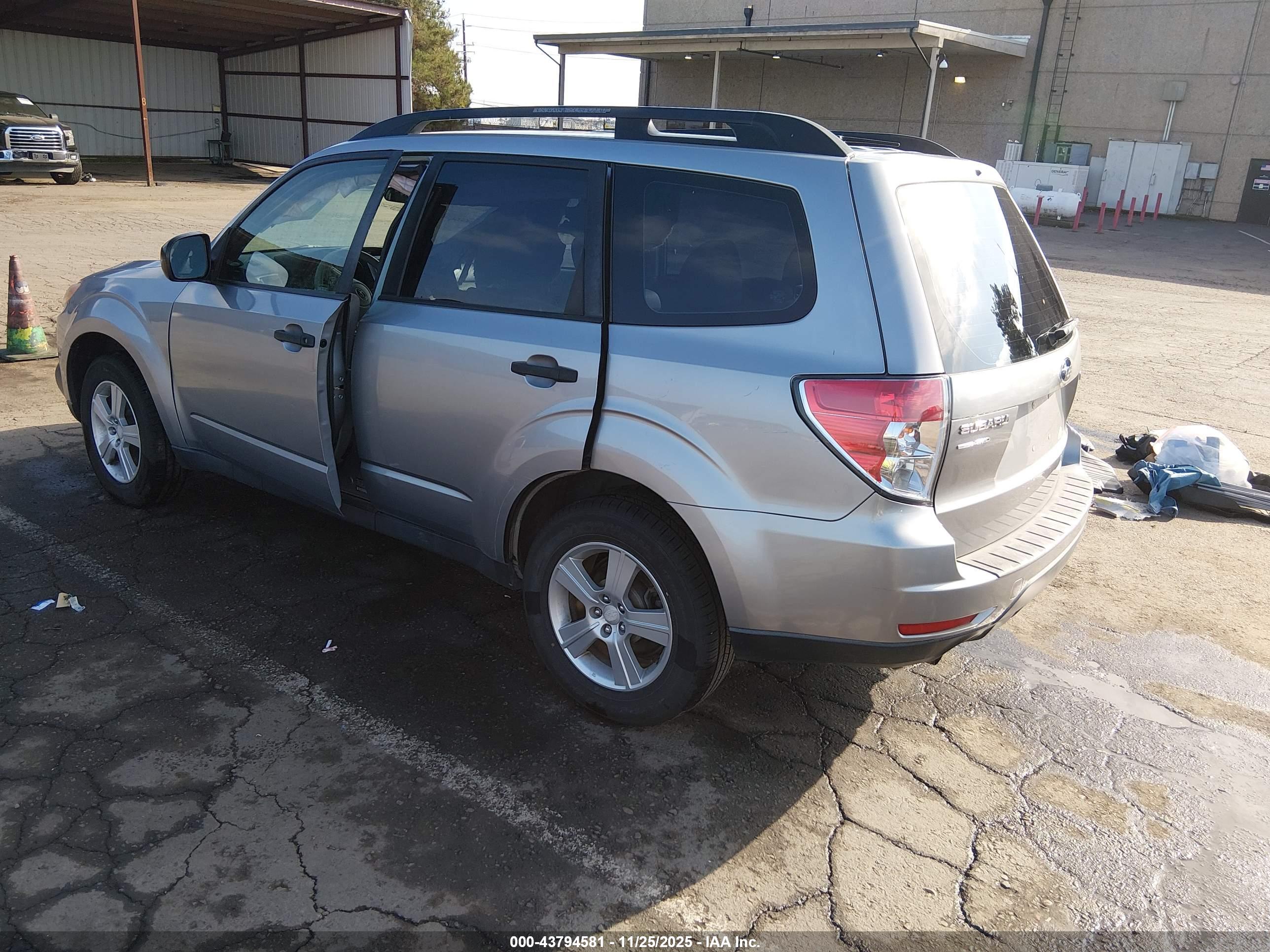 SUBARU FORESTER image 3