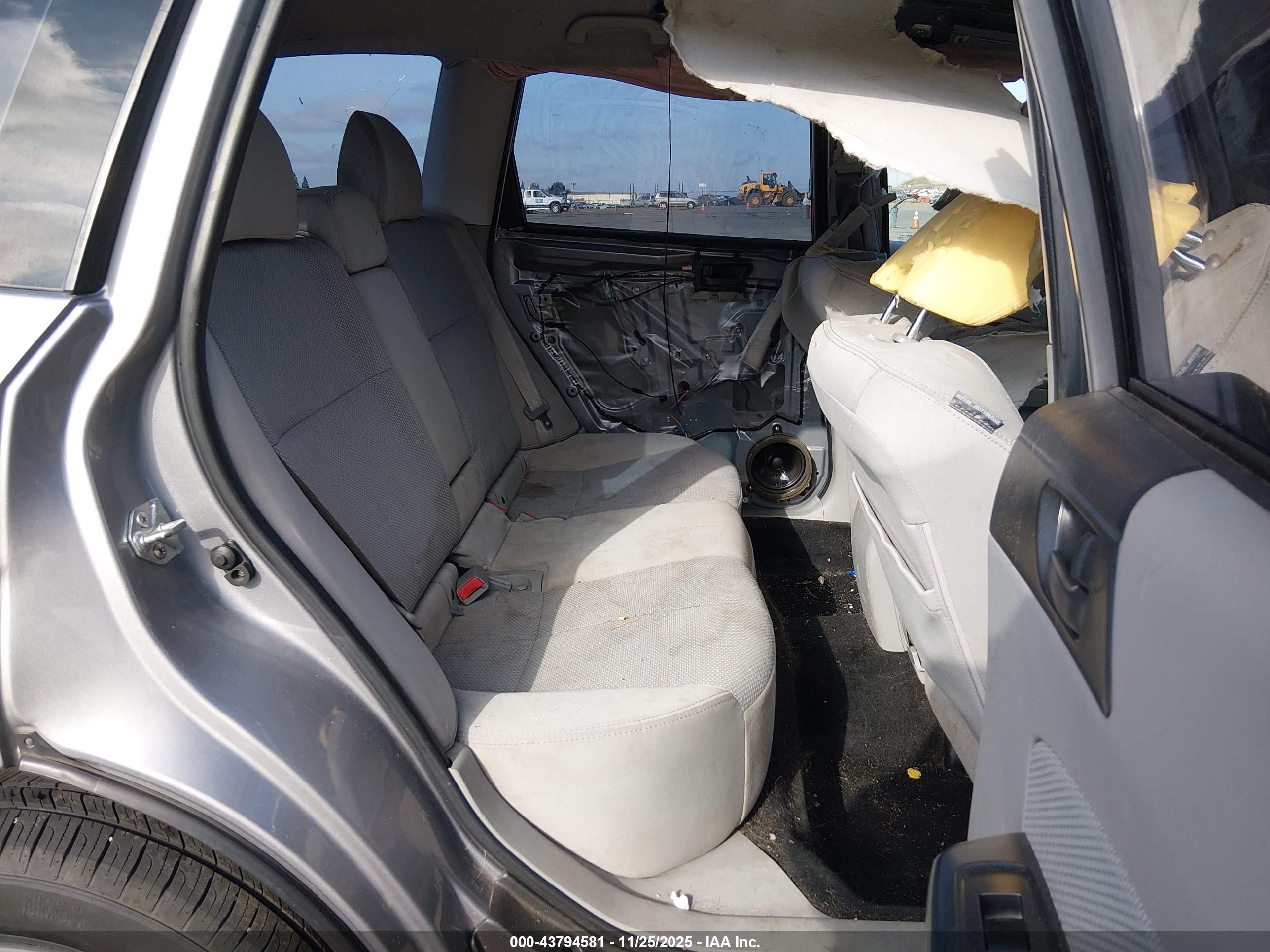SUBARU FORESTER image 8