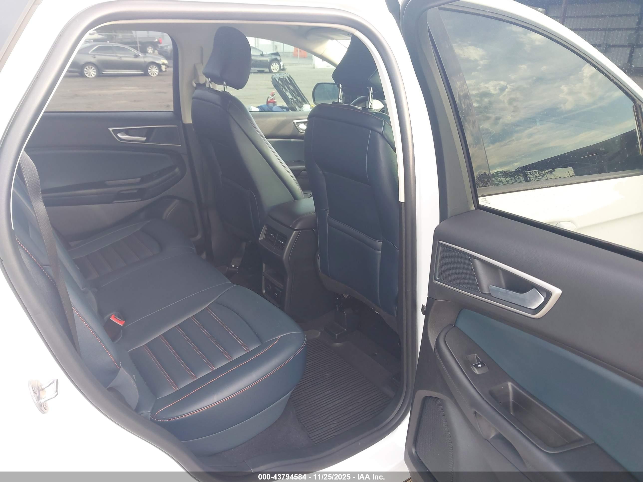 FORD EDGE image 8