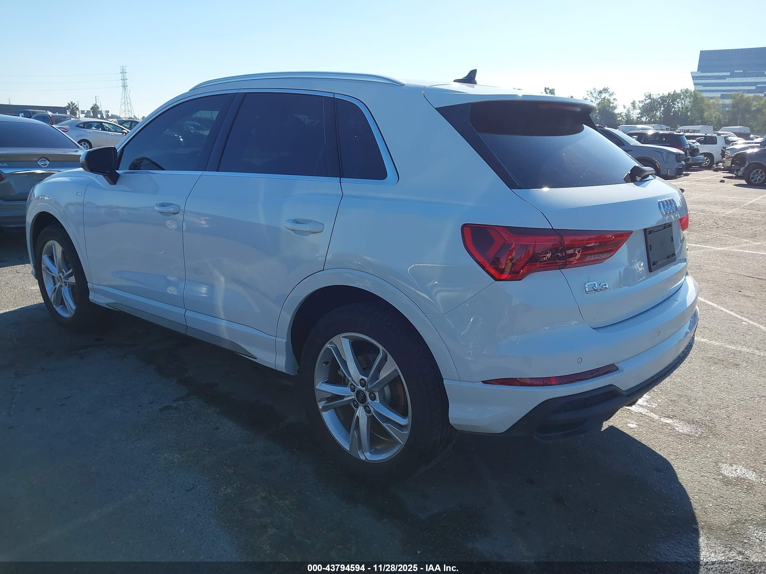 AUDI Q3 image 3