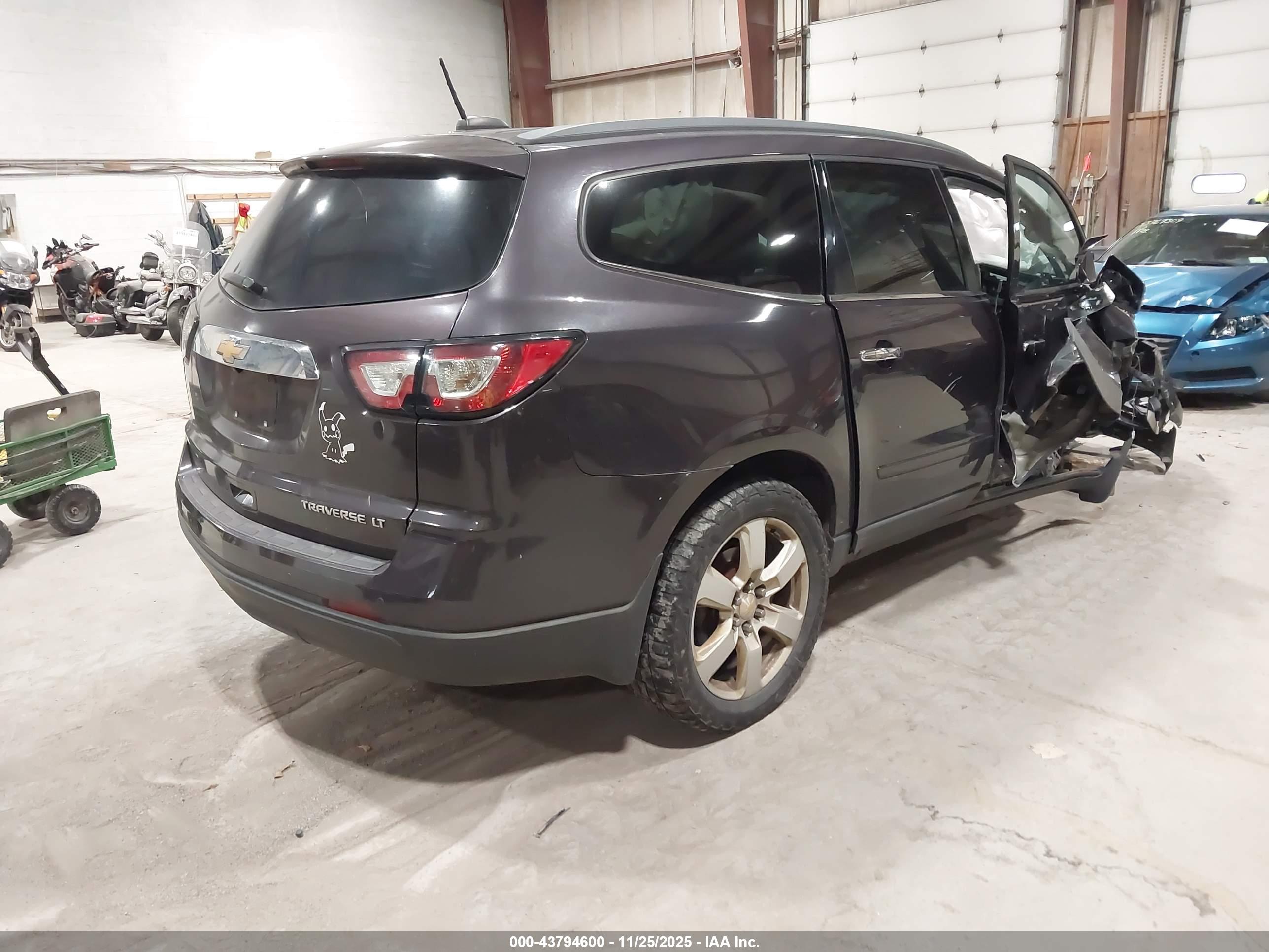 CHEVROLET TRAVERSE image 4