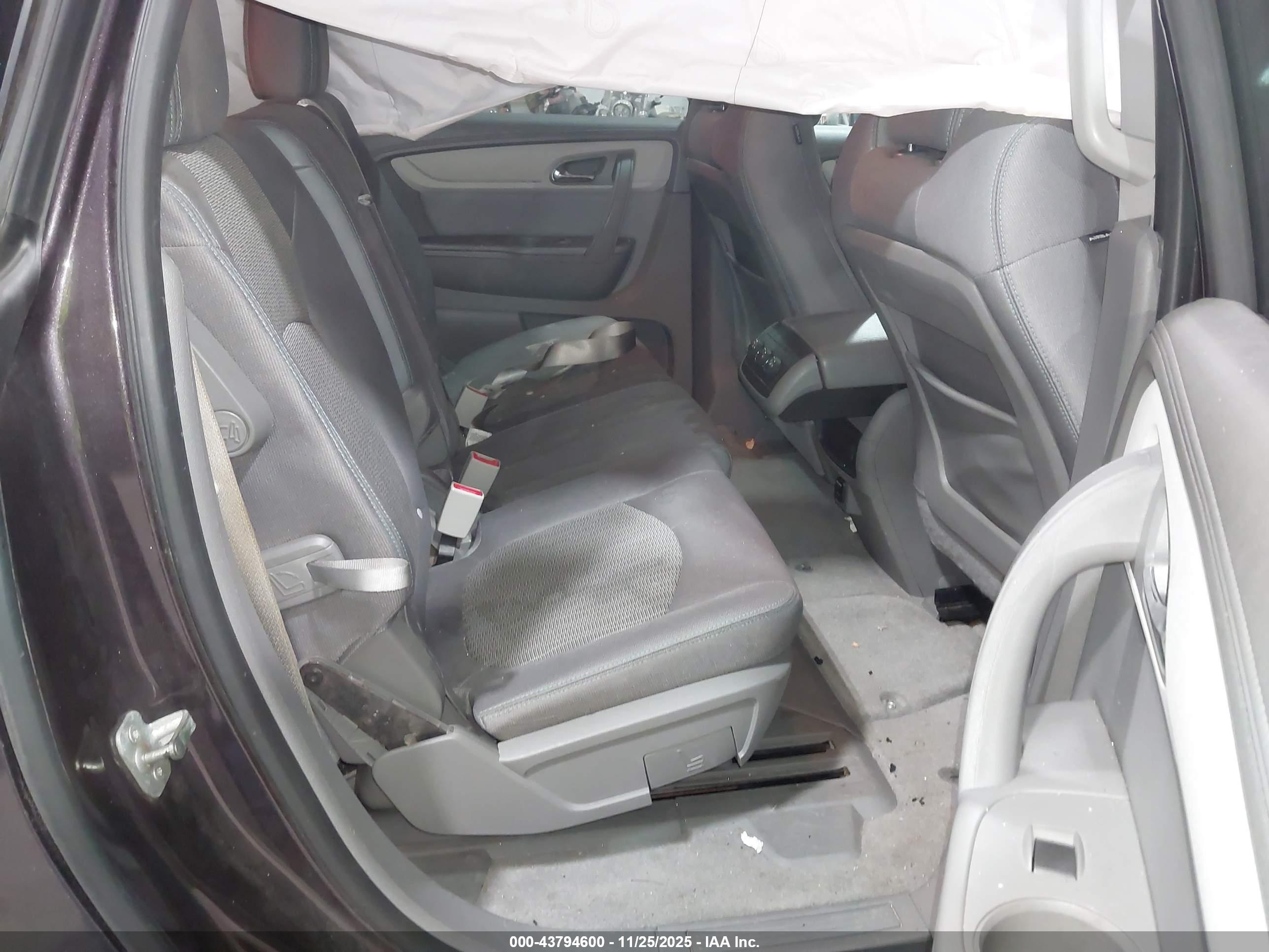 CHEVROLET TRAVERSE image 8
