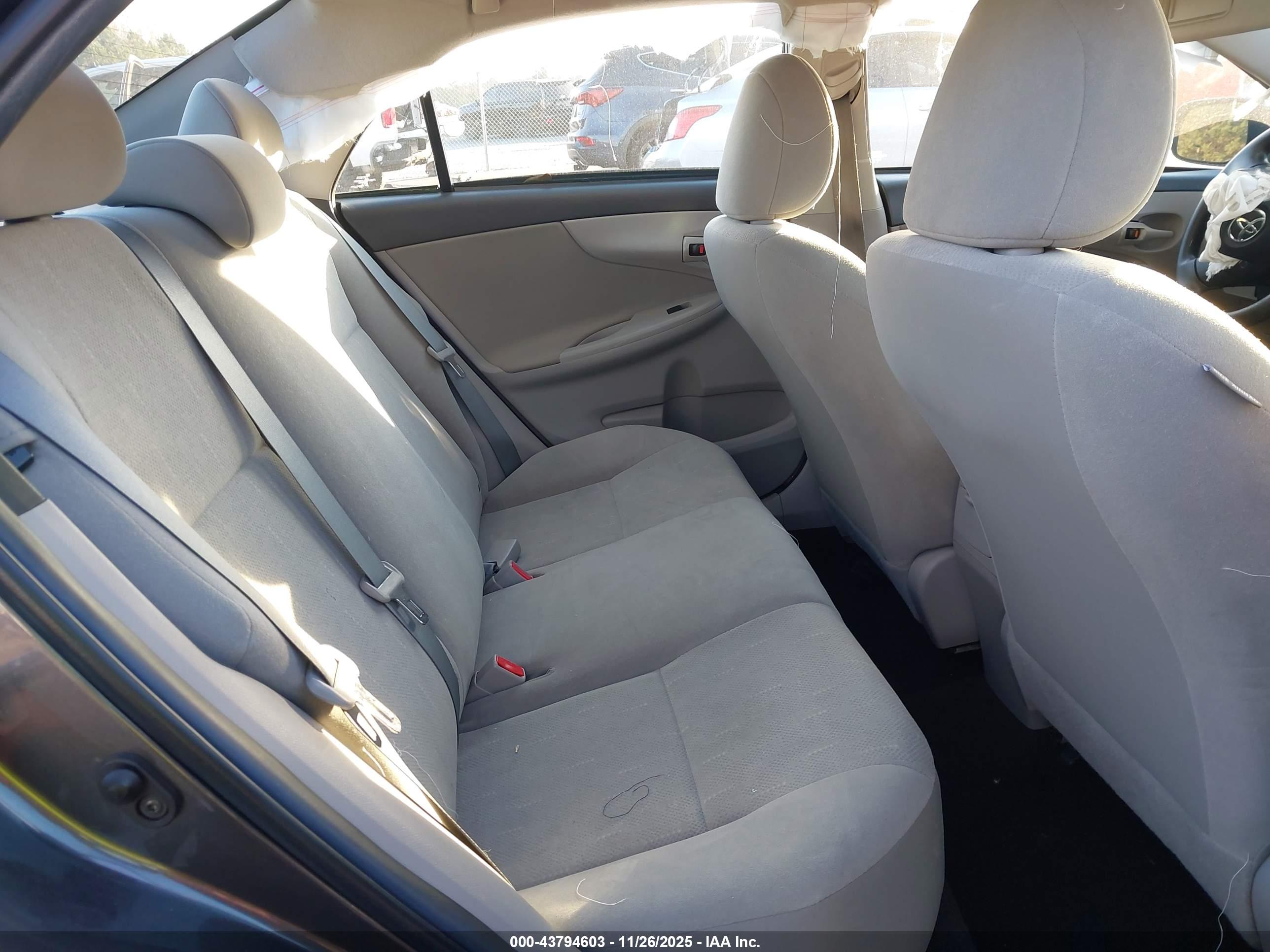 TOYOTA COROLLA image 8