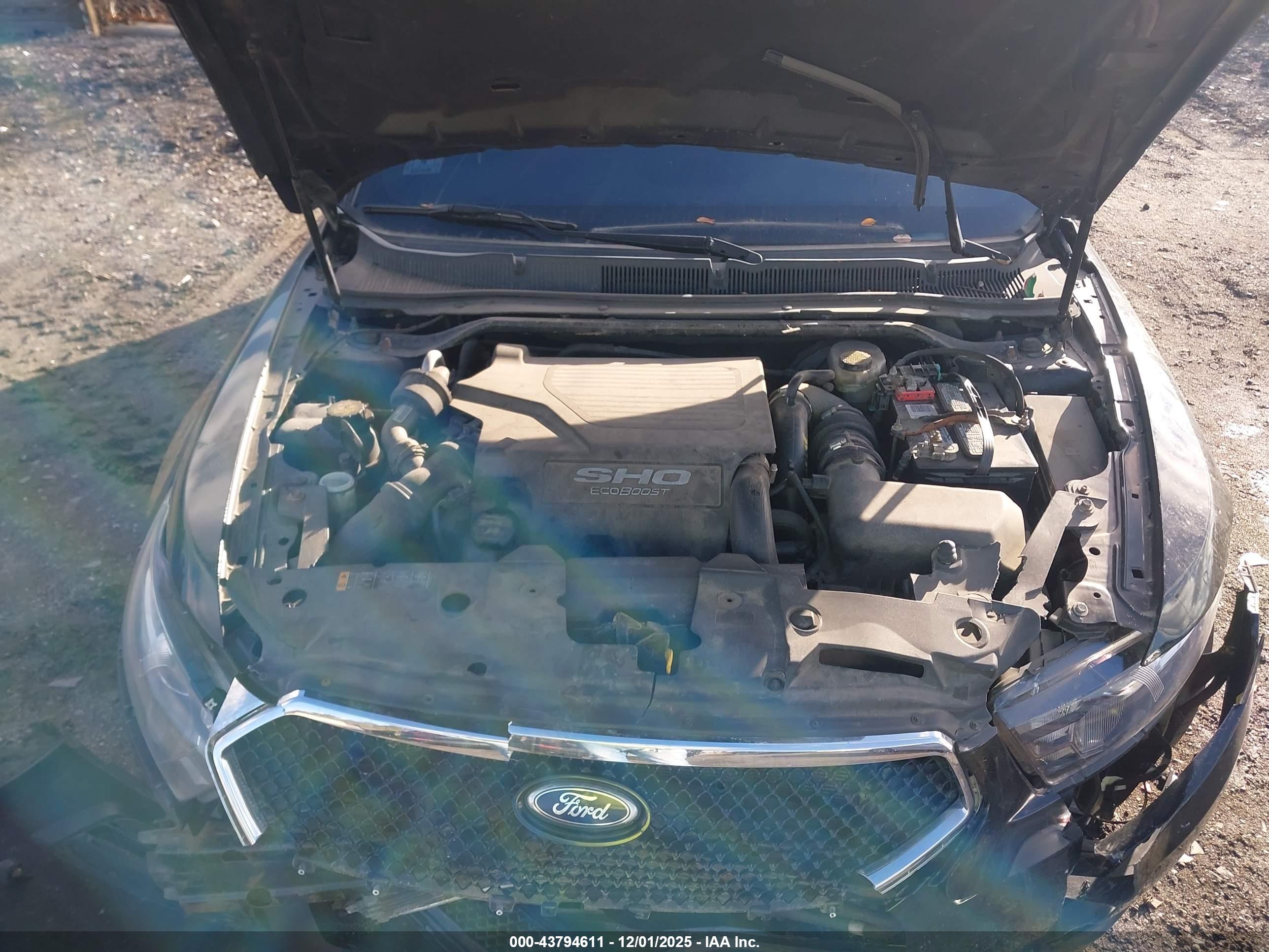 FORD TAURUS image 10