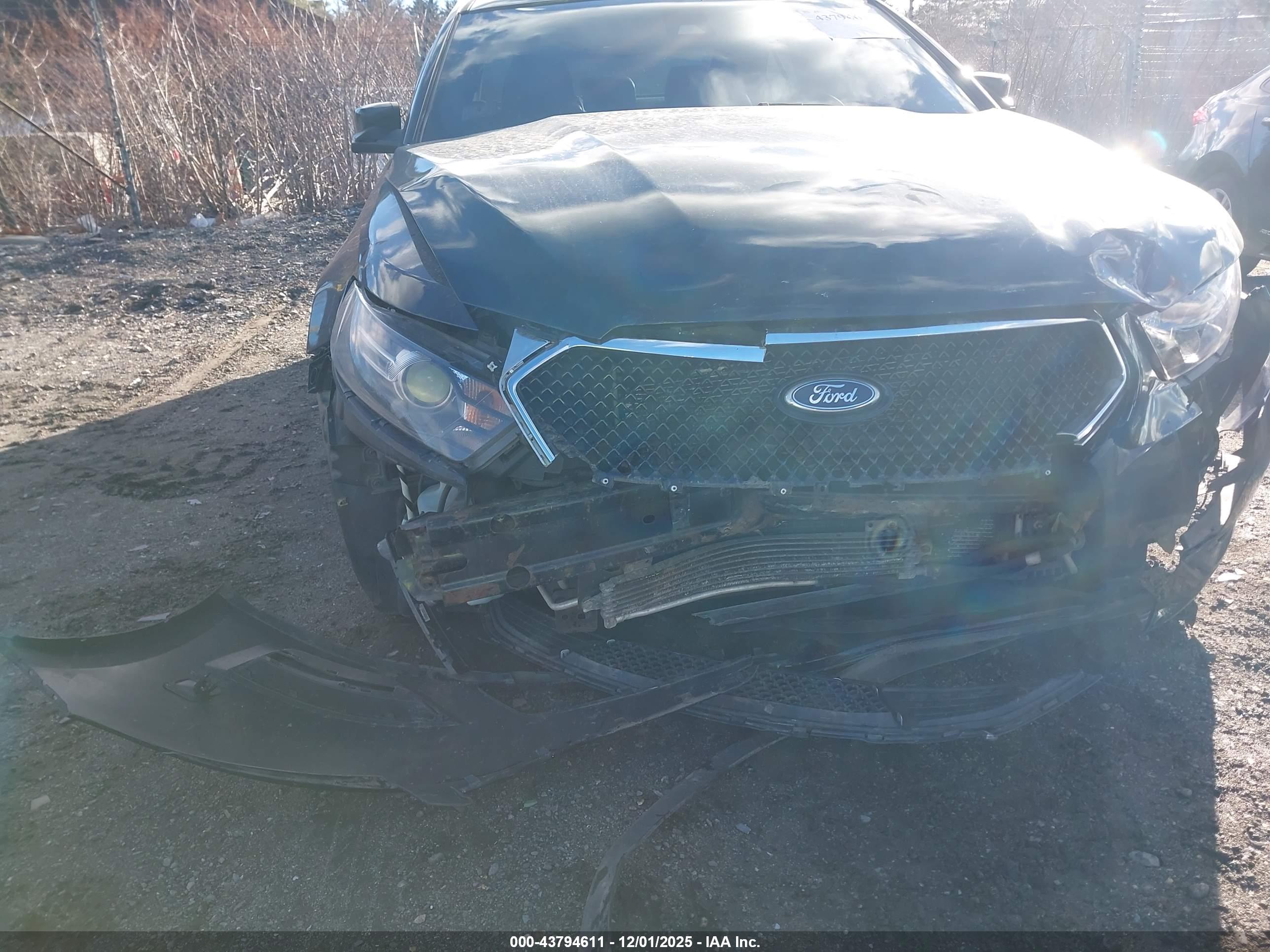 FORD TAURUS image 6