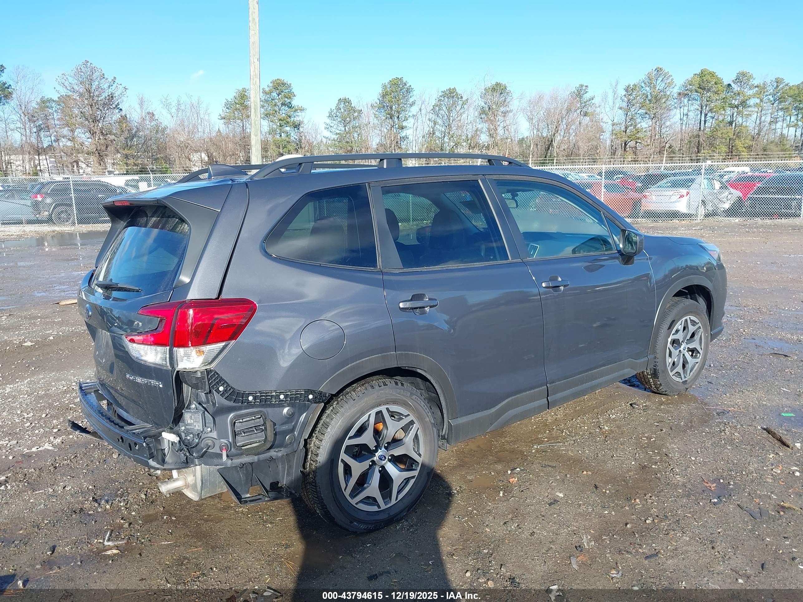 SUBARU FORESTER image 4