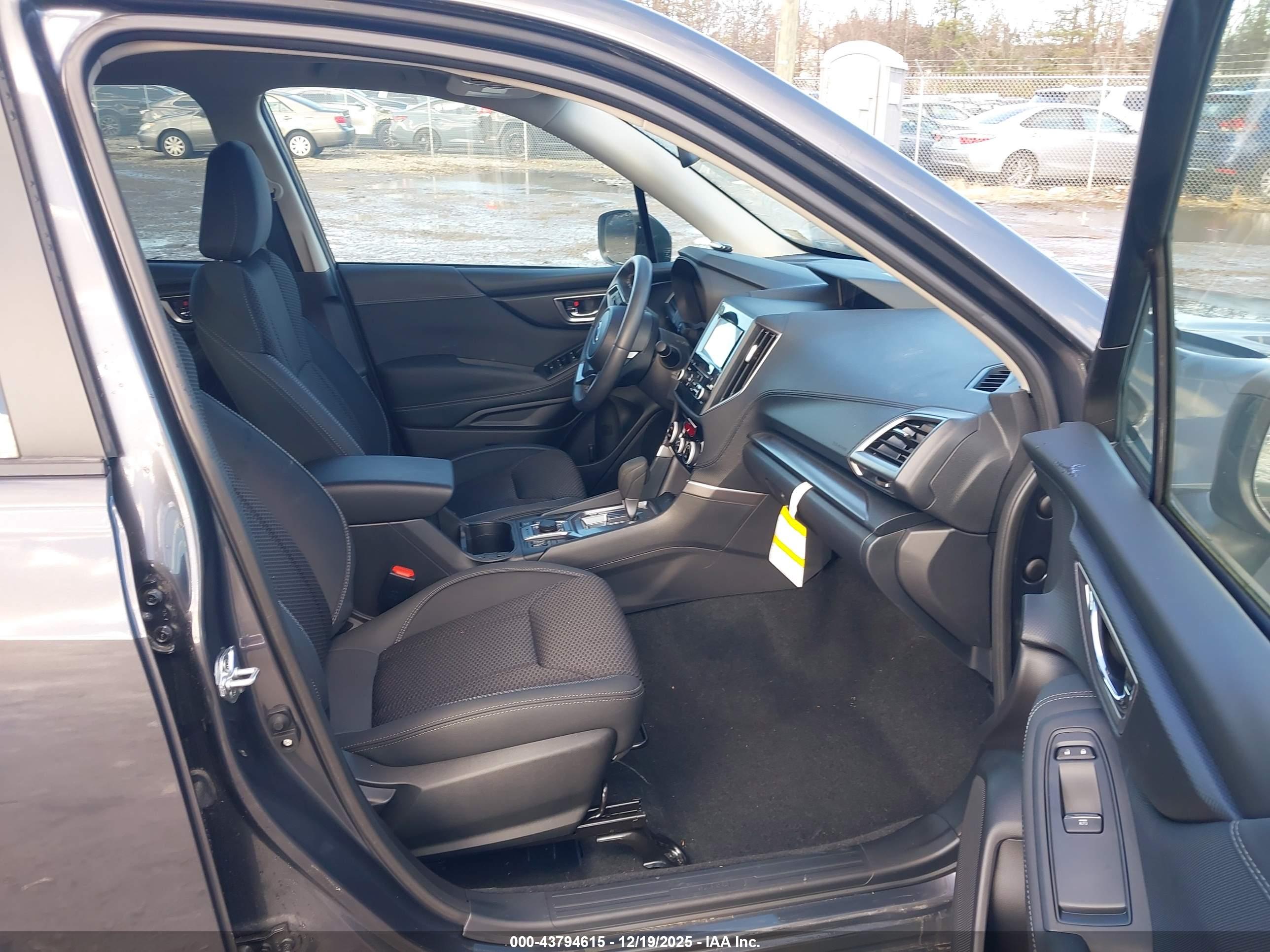 SUBARU FORESTER image 5