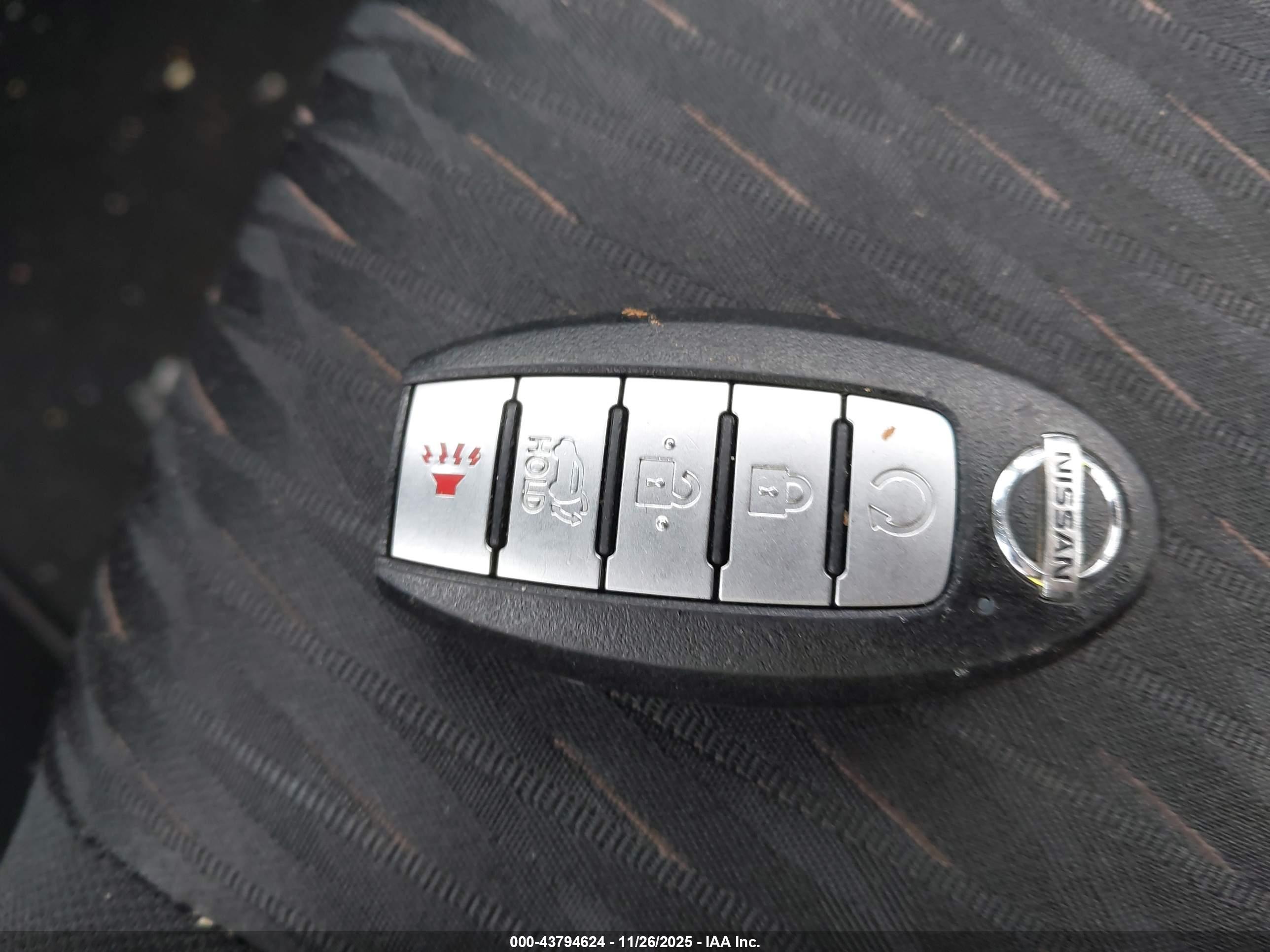 NISSAN ROGUE image 11