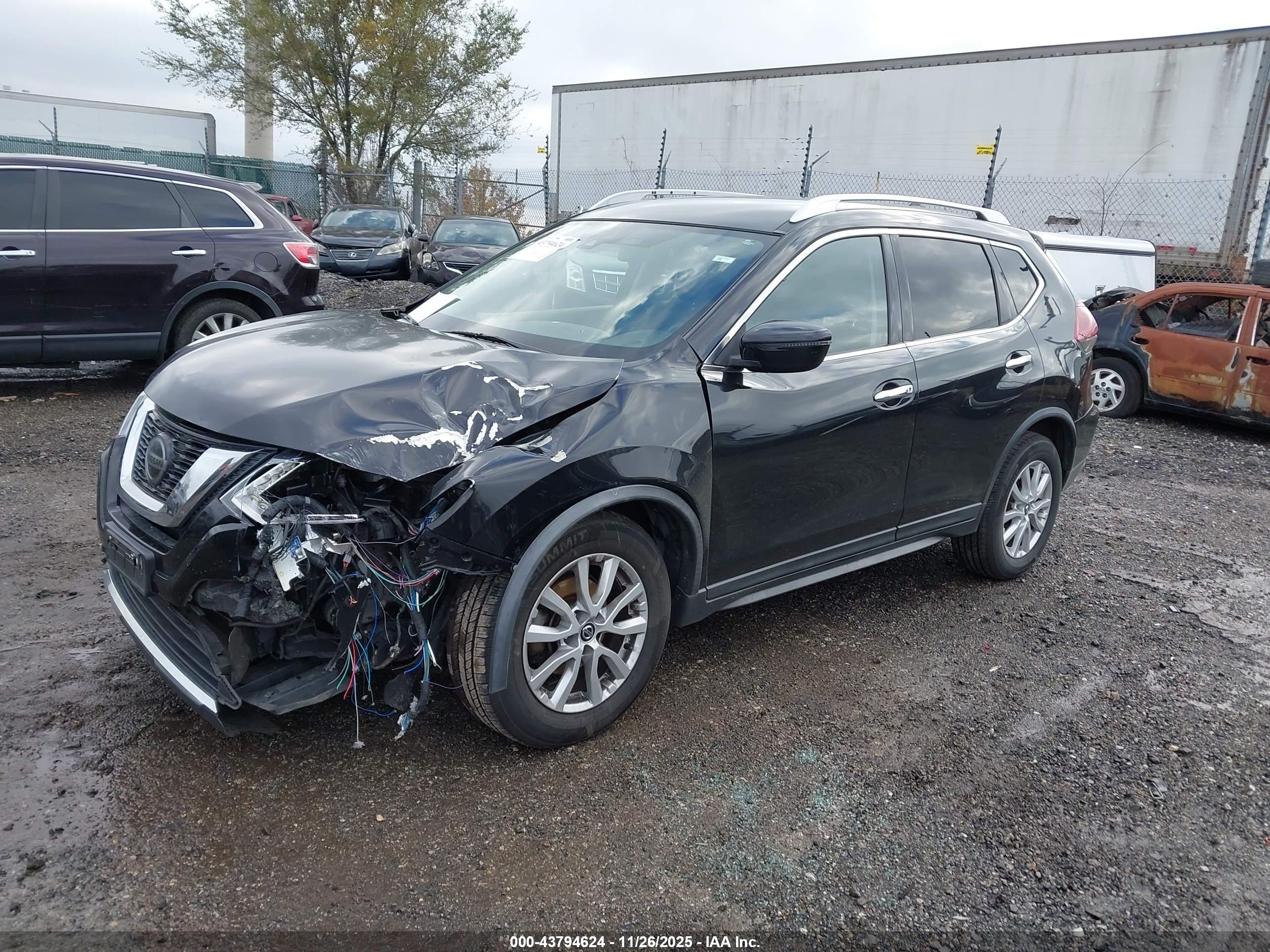 NISSAN ROGUE image 2