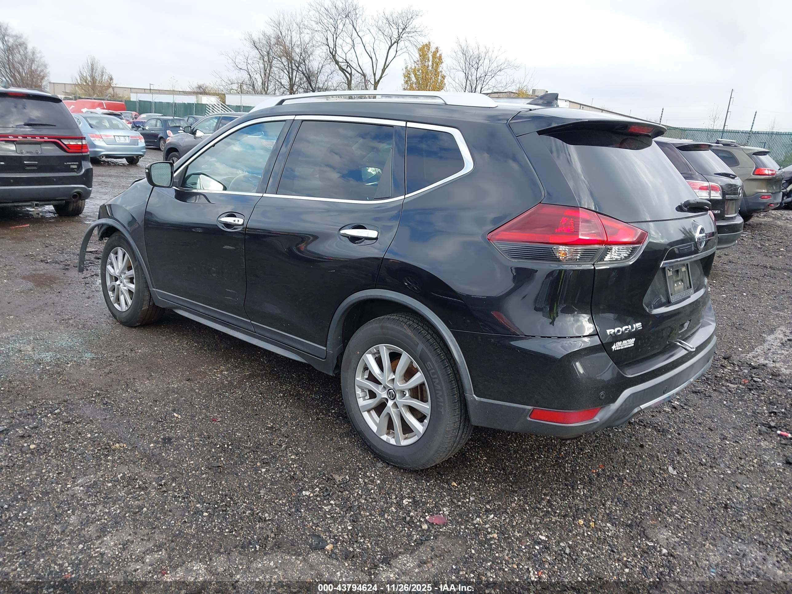 NISSAN ROGUE image 3