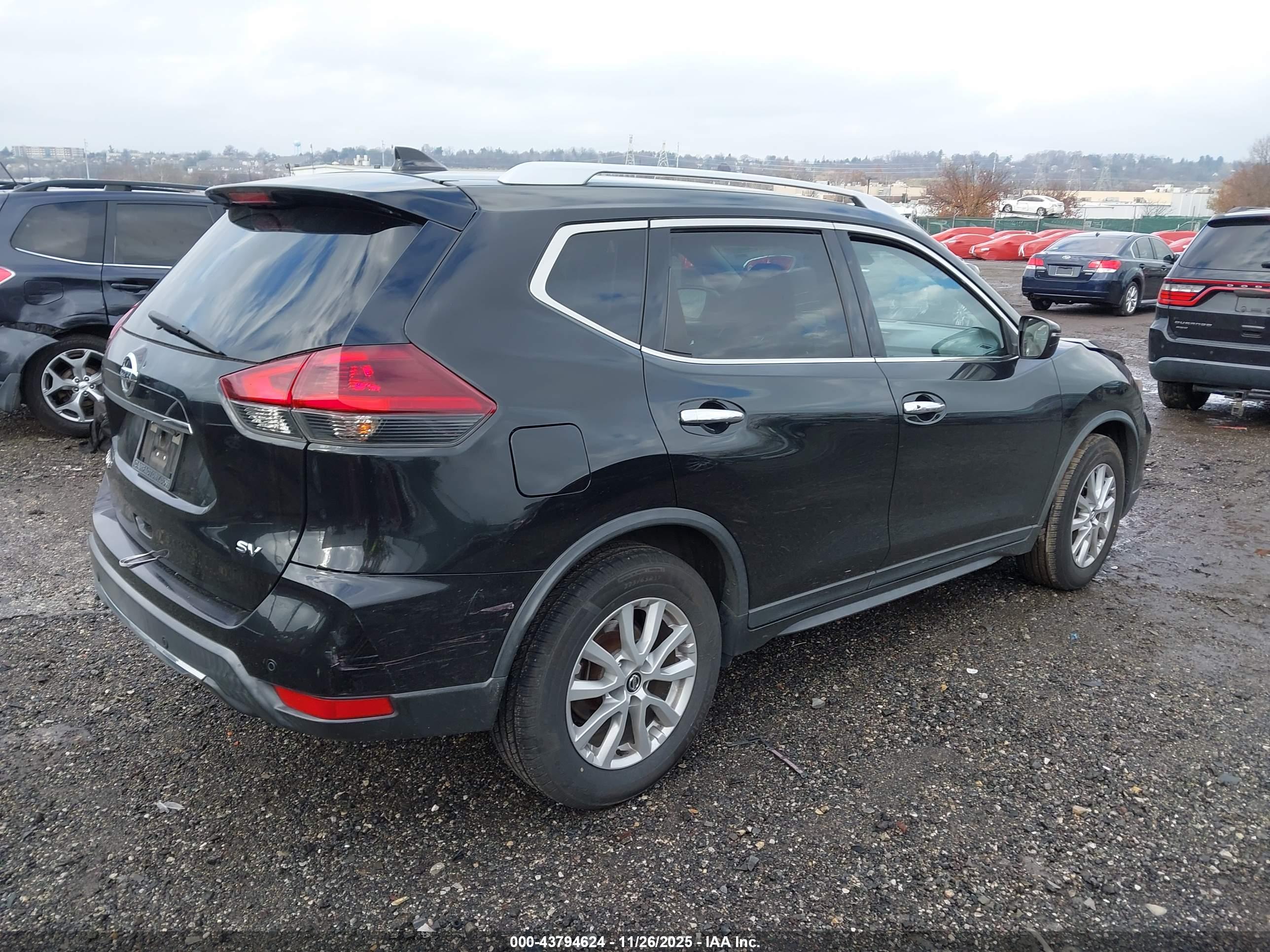 NISSAN ROGUE image 4