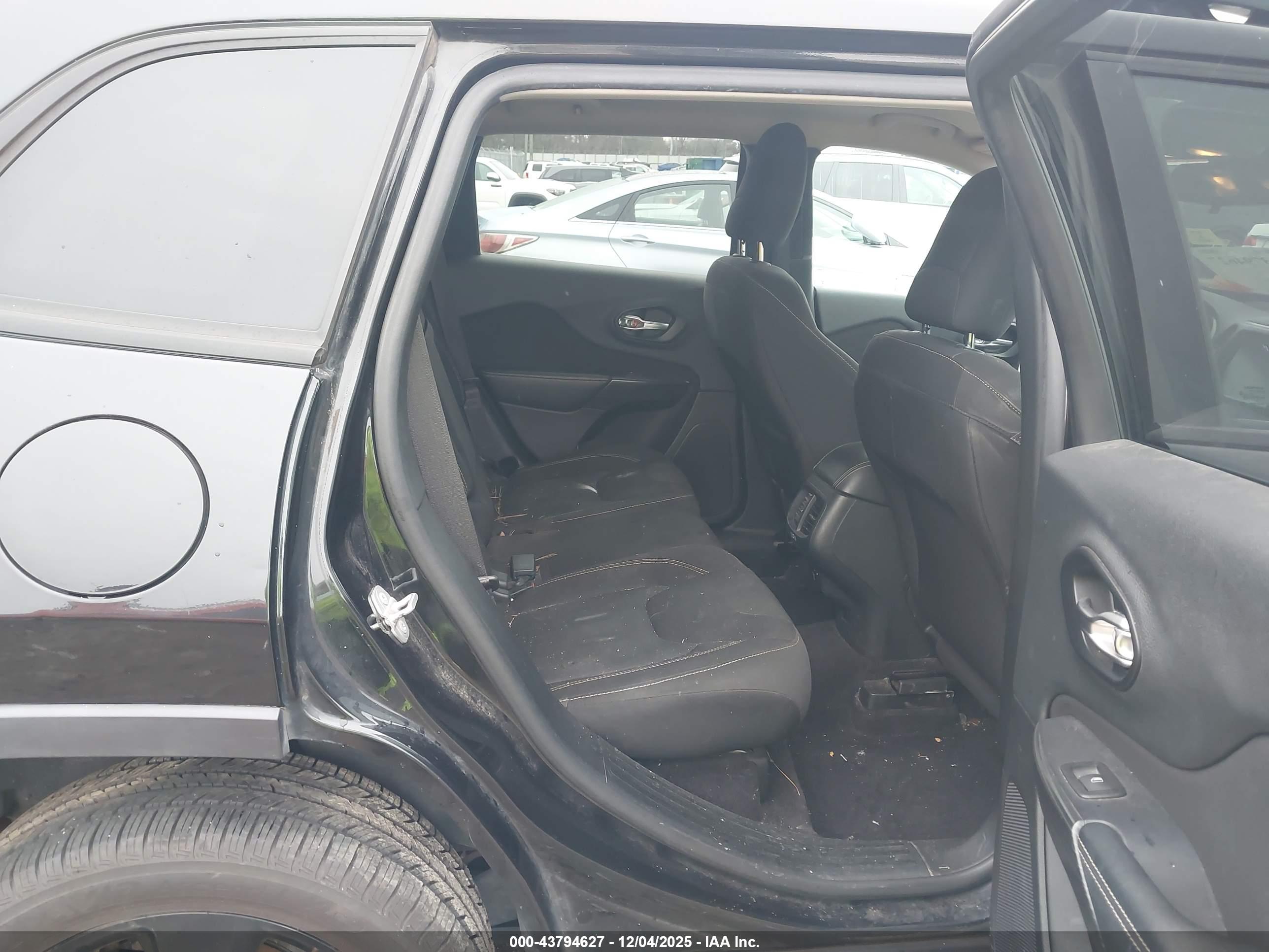 JEEP CHEROKEE image 8